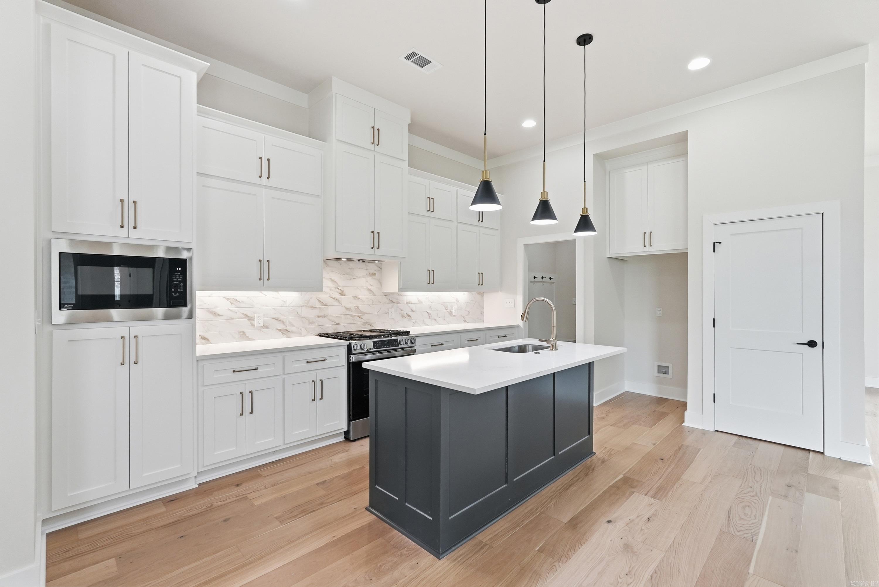 KENWOOD ESTATES - Residential