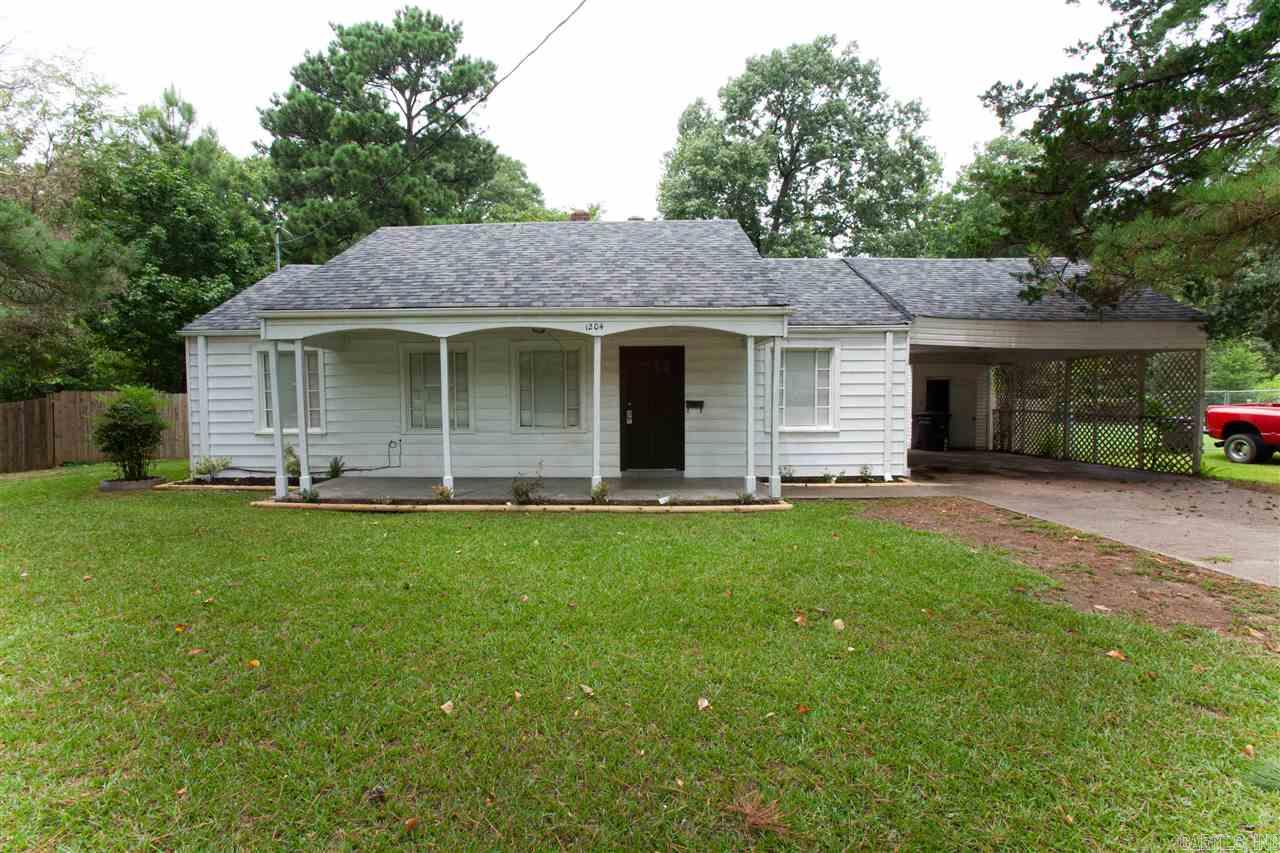 Cute 2bd/1ba in Jacksonville! Plenty of space throughout. Large yard that is perfect for kids or pets. The lease for this property is for 18 months and income has to be three times the amount of rent. NO SECTION 8.