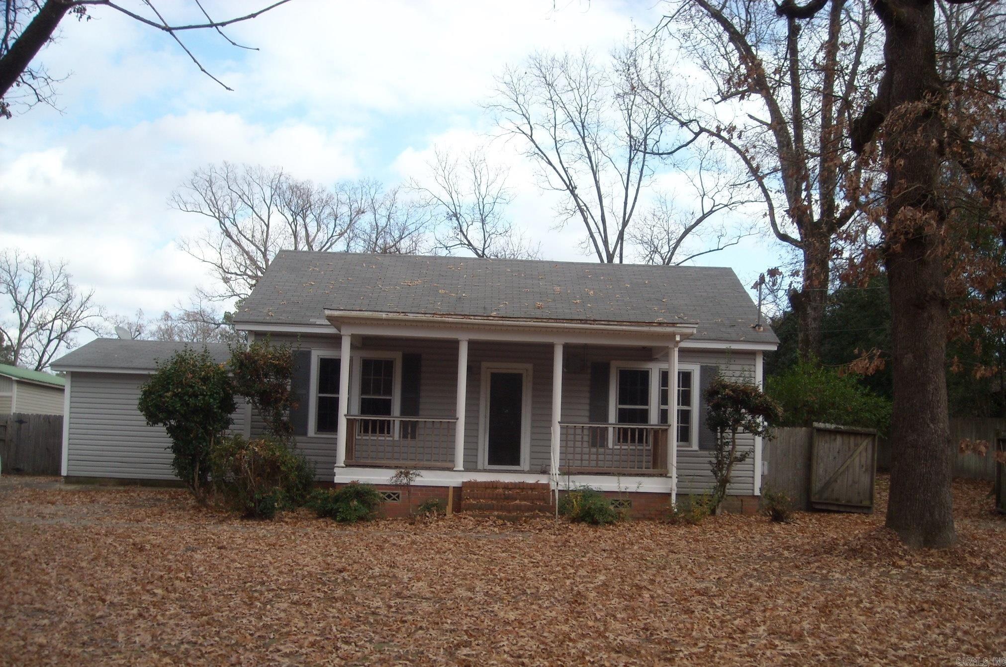 Give us a call for a showing of this 3 bedroom 2 bath home located on Haney Avenue in El Dorado Arkansas. This home has a nice privacy fenced back yard. This home is nicely located between schools, shopping, and the Spudnut Shoppe. ***Exclusive Agency Listing. Deed Shall be Conveyed by Special Warranty Deed or its Equivalent.