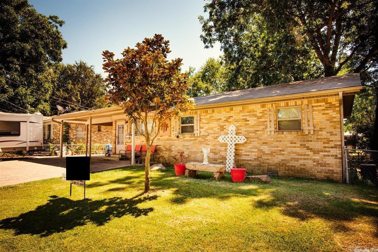 Adorable home located right off of Jackman.This 3 Bedroom 2bath home with many upgrades. Open floor plan, gas stove, updated flooring. 4 car parking with stamped concrete. Brand new roof! This home sits on .50 acres!