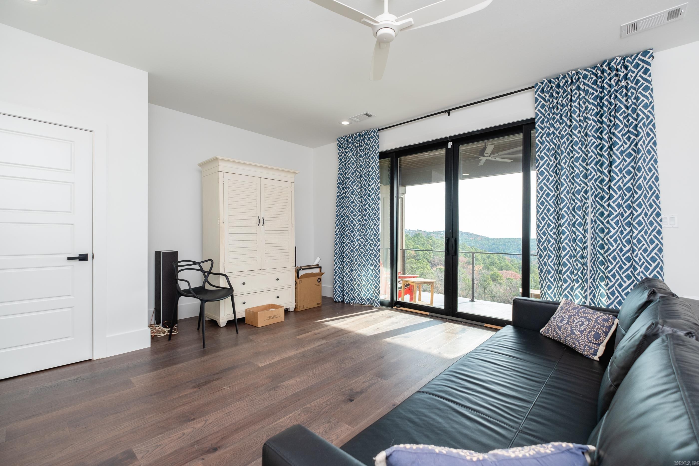 CHENAL VALLEY "FALSTONE COURT" - Residential
