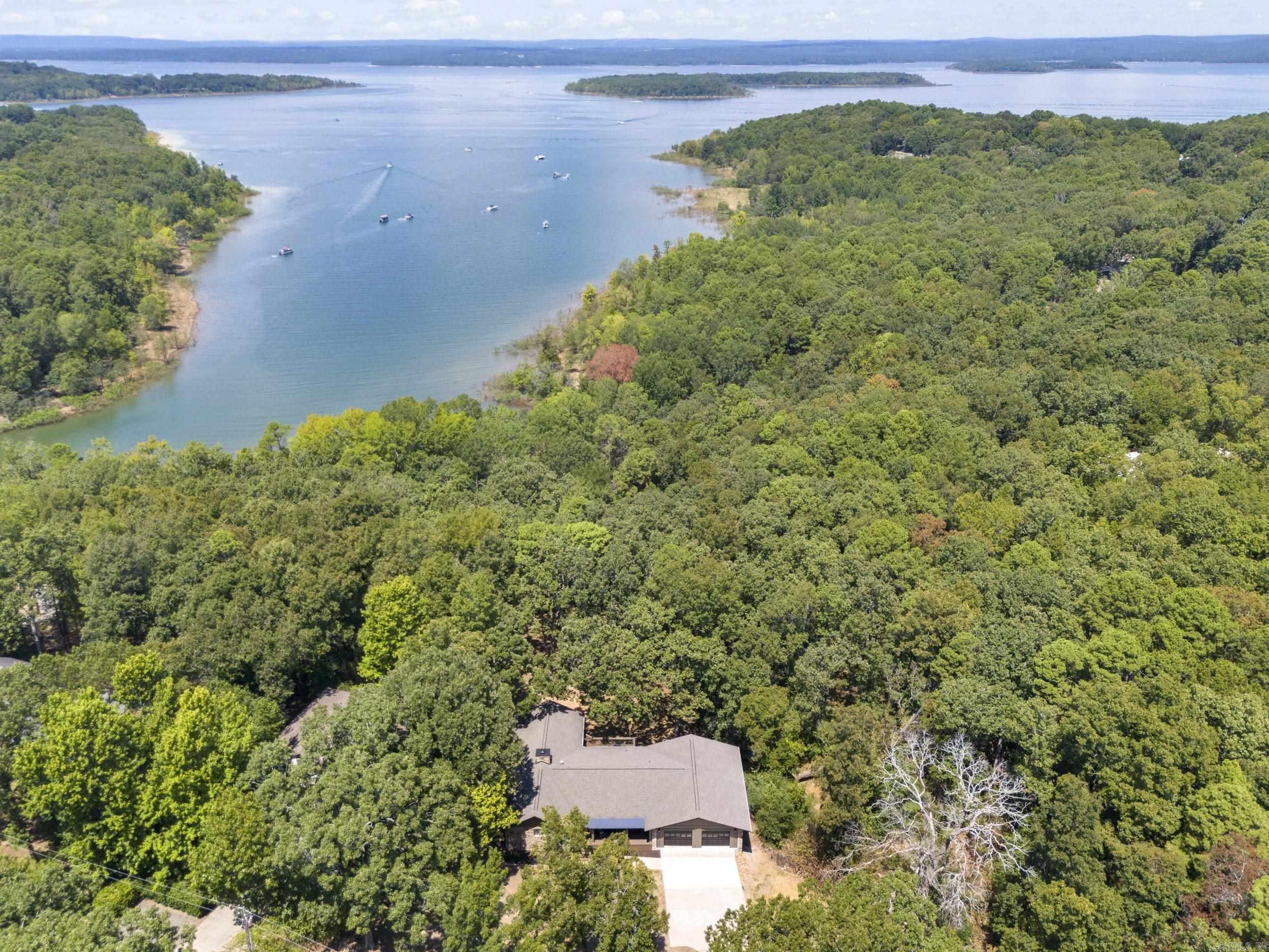 BAYWOOD - LAKE - Residential