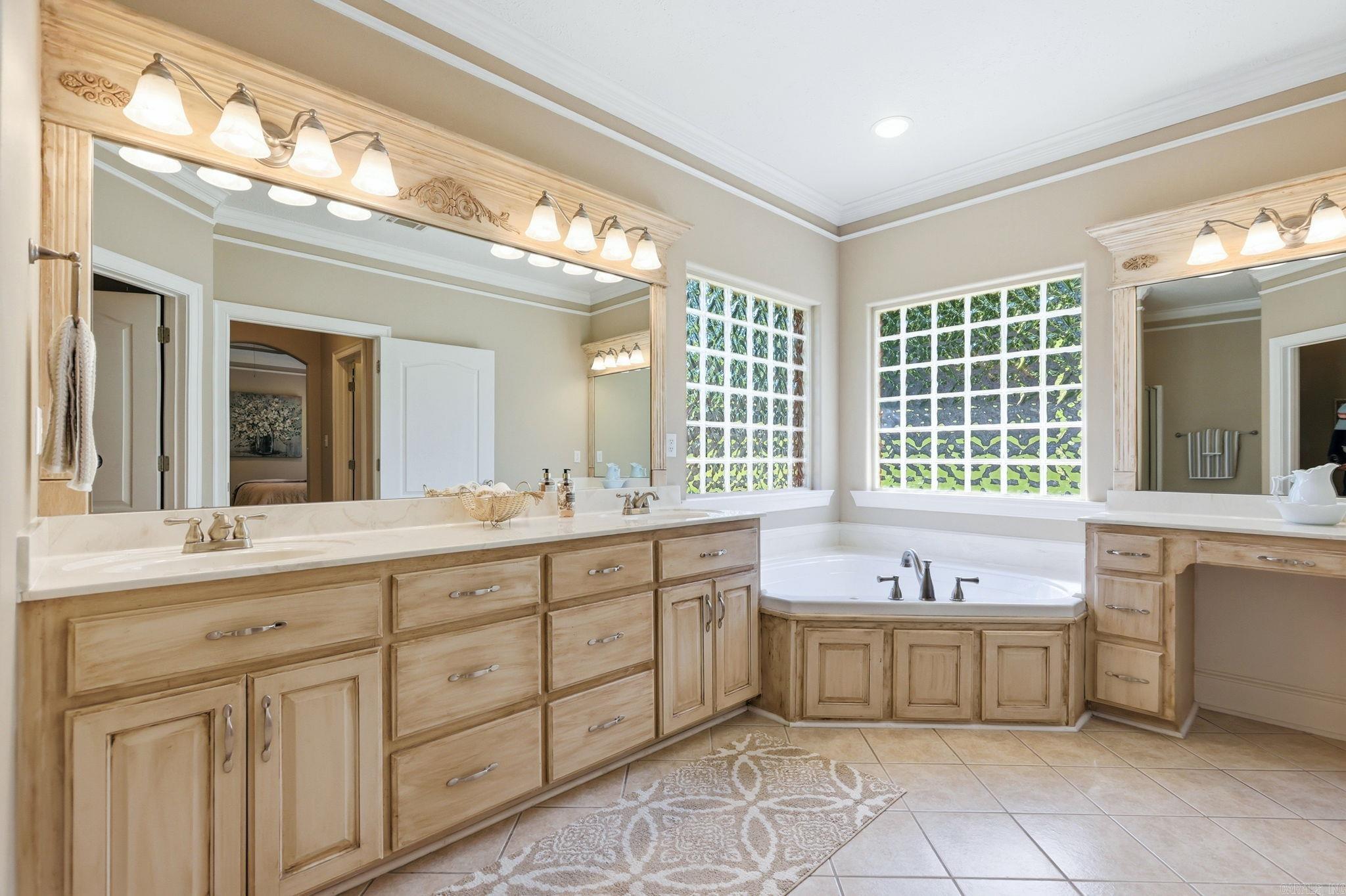 OAKBROOKE - Residential