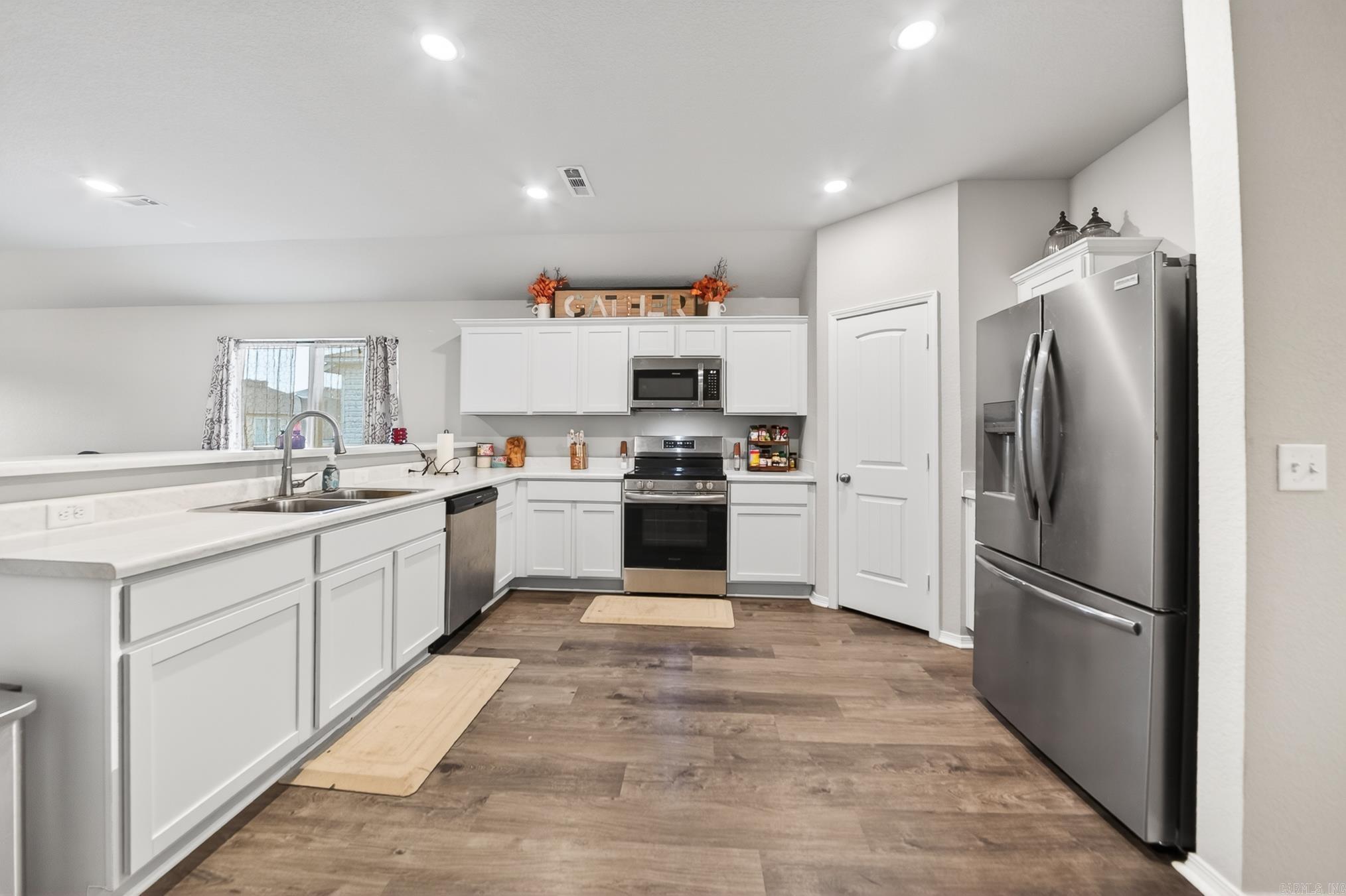 STAGECOACH MEADOWS - Residential