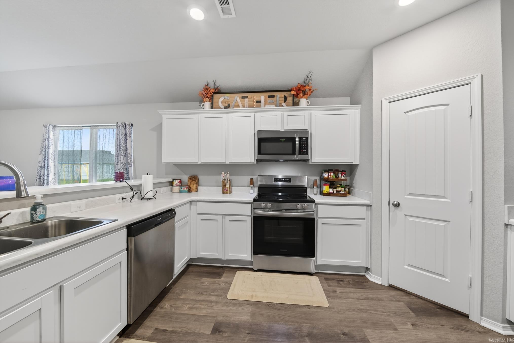 STAGECOACH MEADOWS - Residential