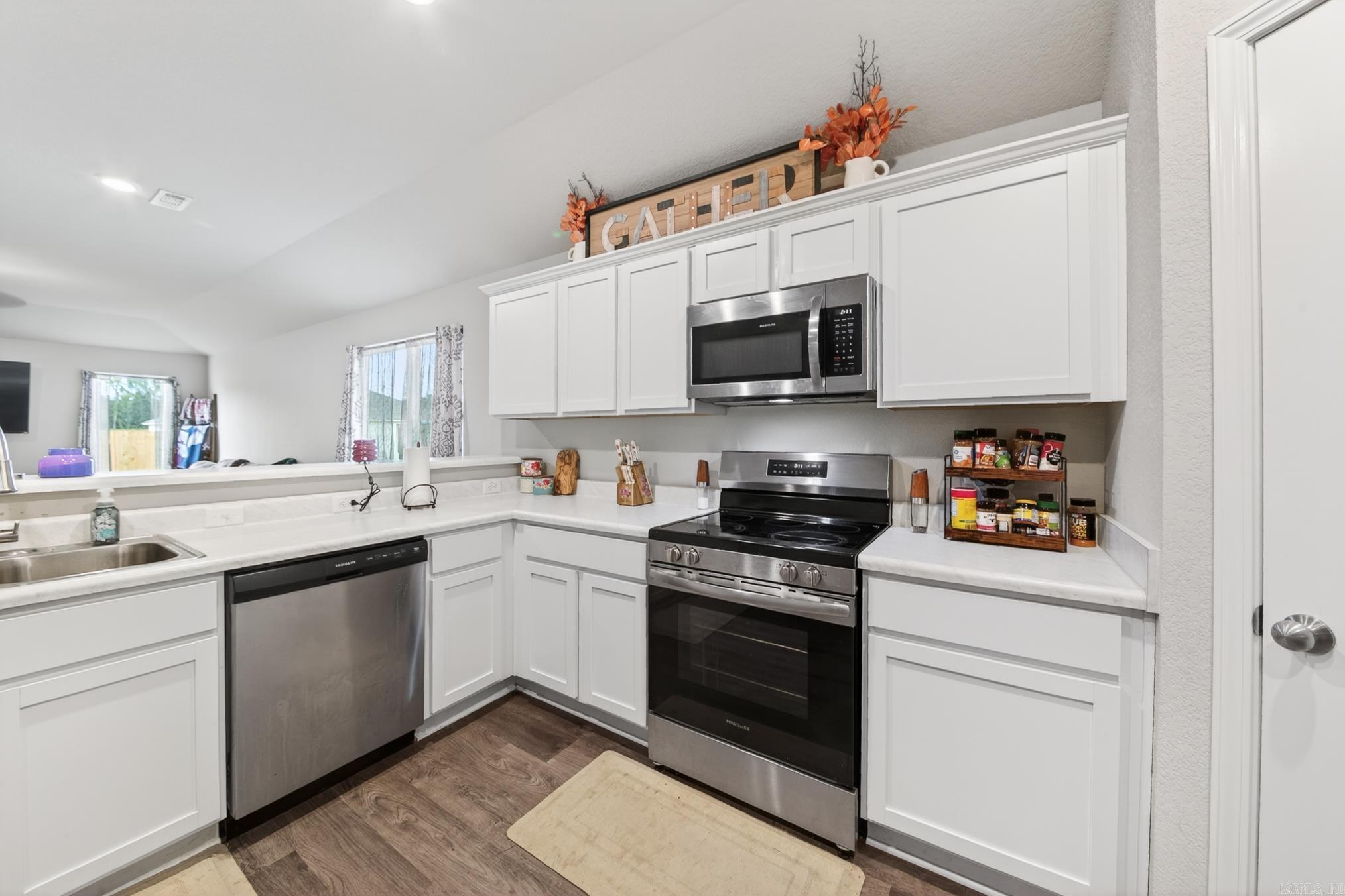 STAGECOACH MEADOWS - Residential
