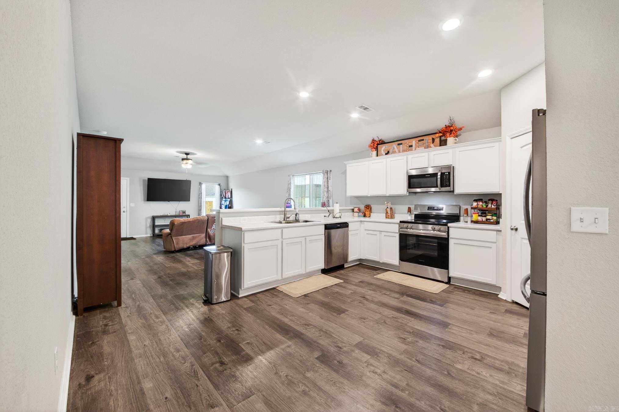 STAGECOACH MEADOWS - Residential