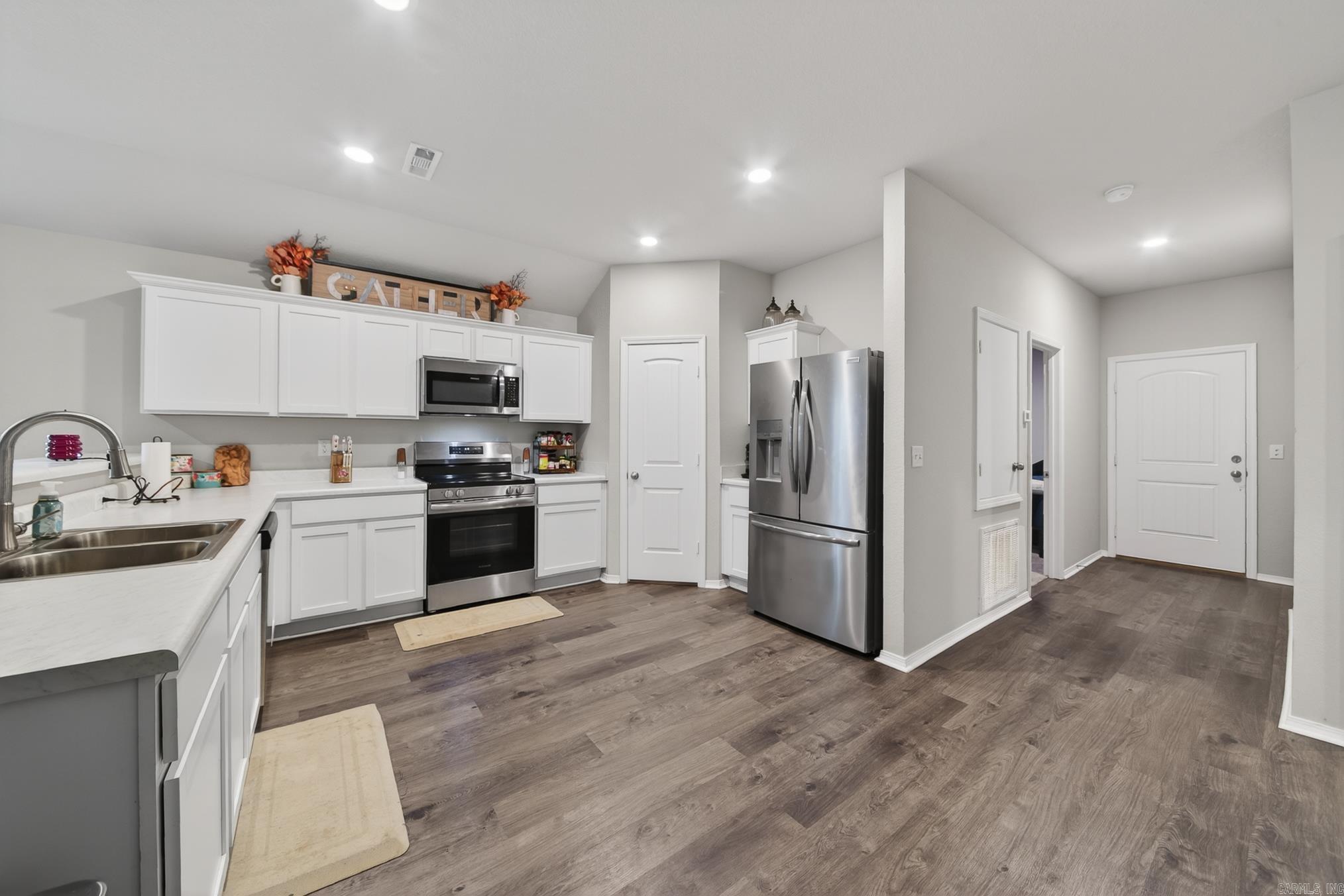 STAGECOACH MEADOWS - Residential