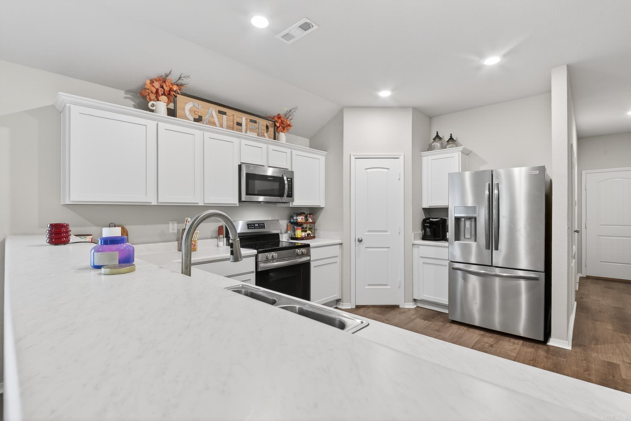 STAGECOACH MEADOWS - Residential
