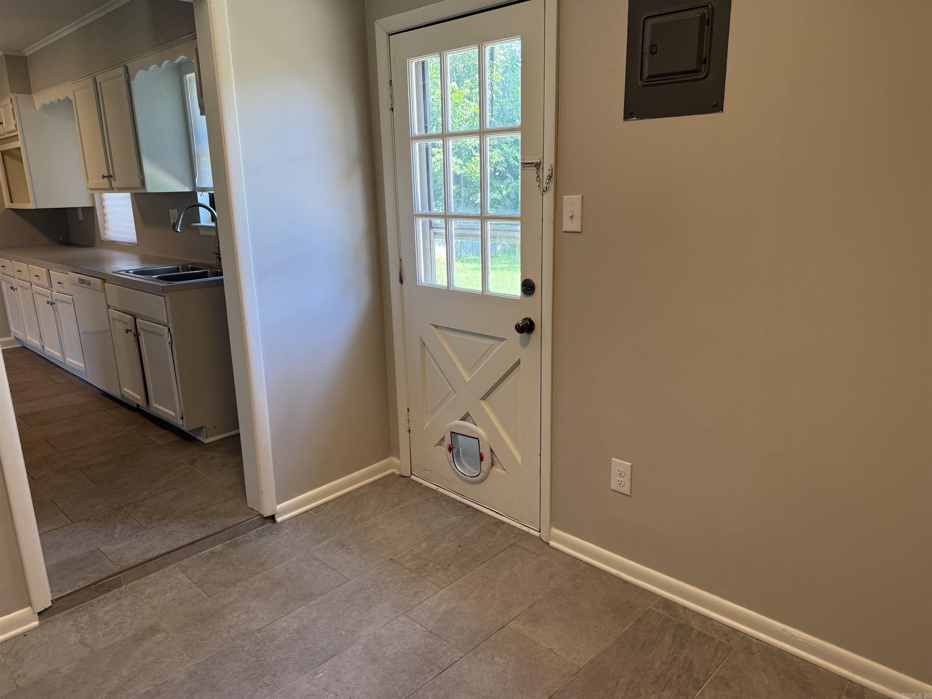 Country Club to Jacksonville - Residential Lease
