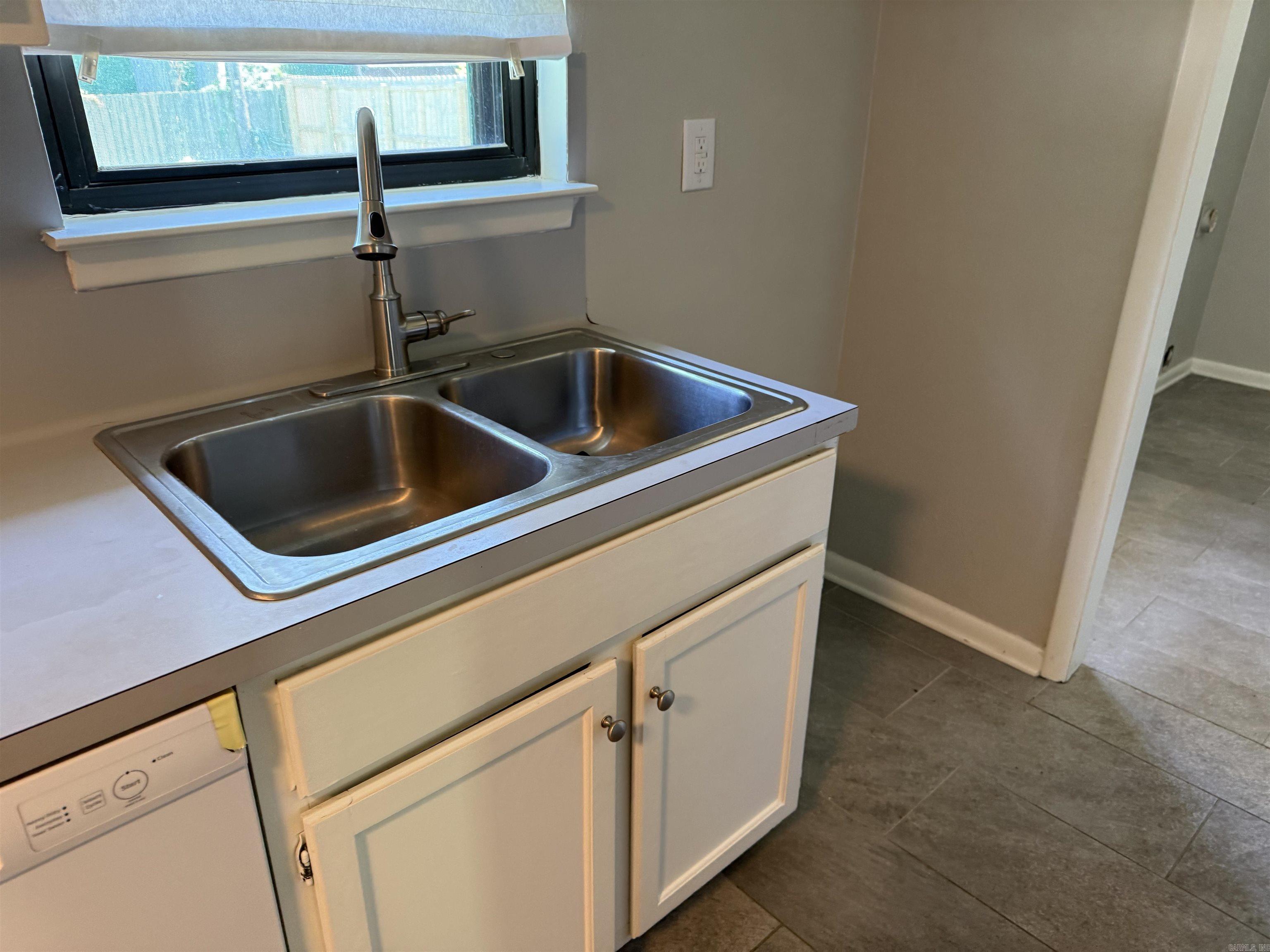 Country Club to Jacksonville - Residential Lease