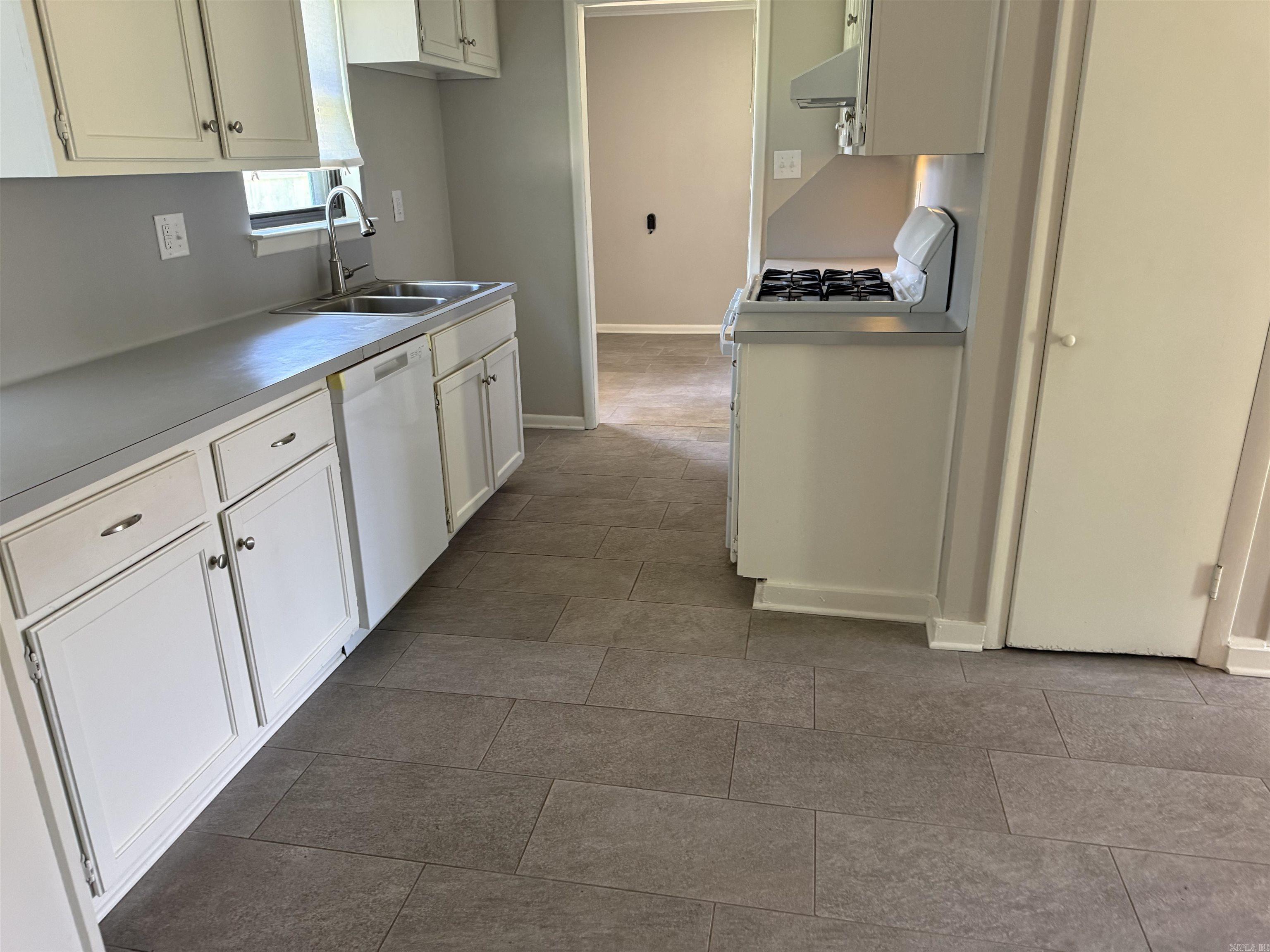 Country Club to Jacksonville - Residential Lease