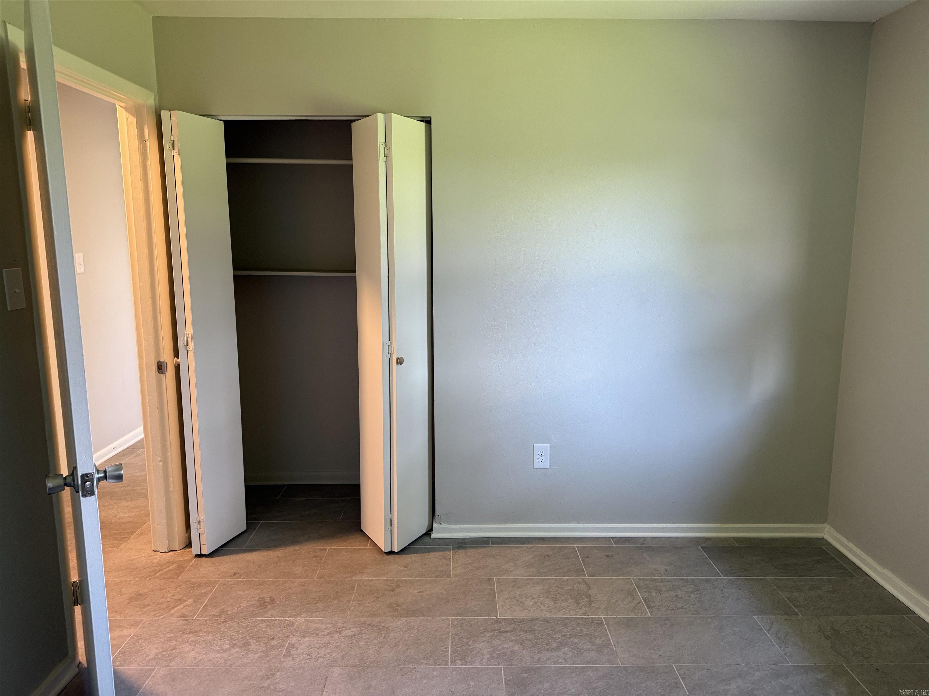 Country Club to Jacksonville - Residential Lease