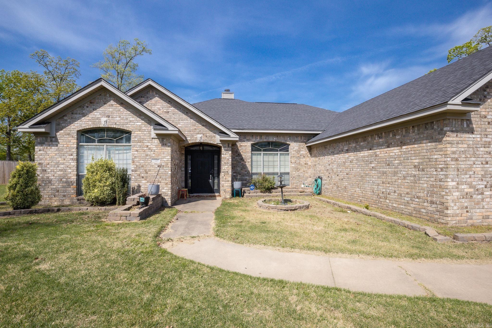 WOODLAND HILLS - Residential