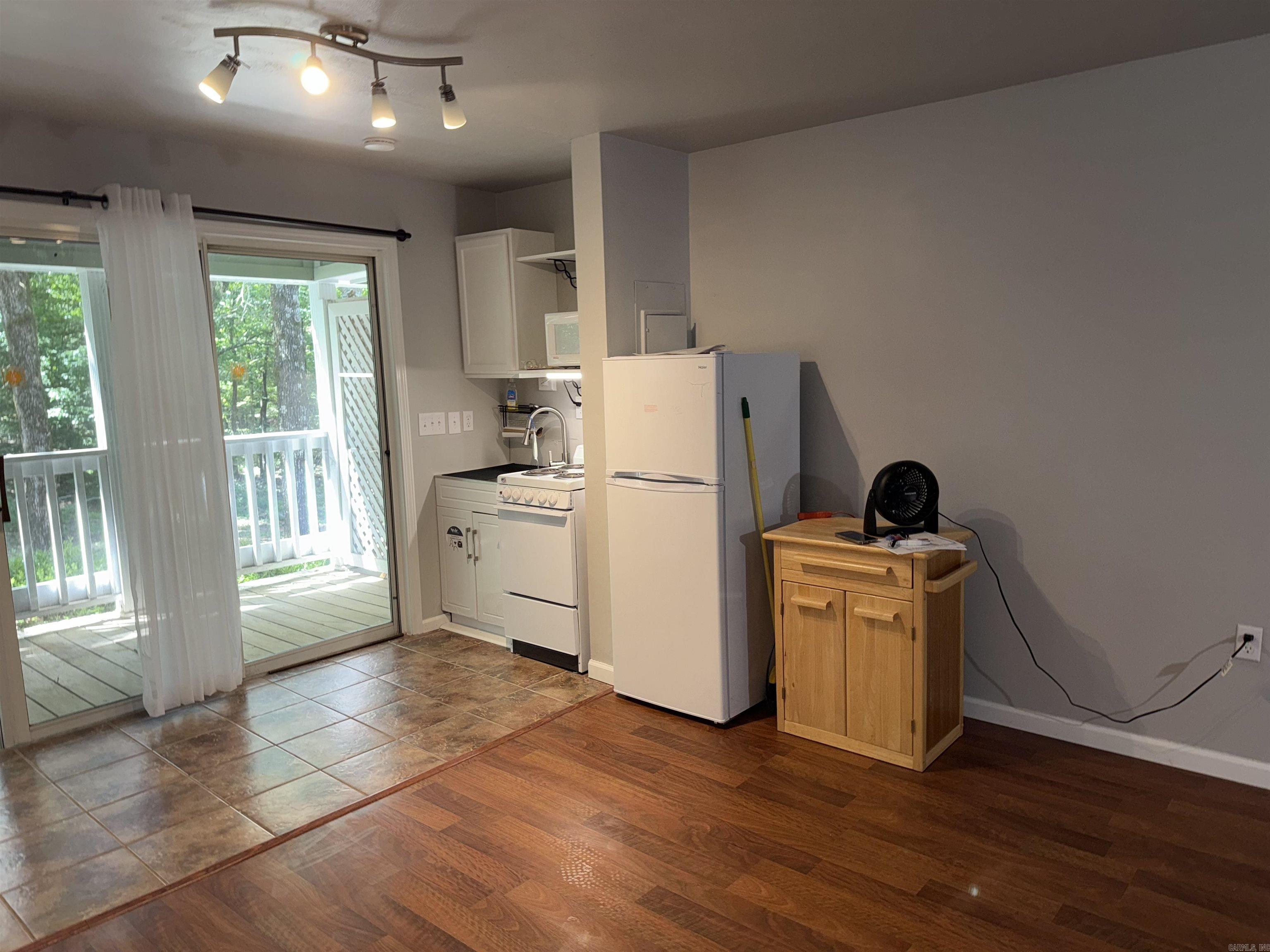 SUMMERHILL PLACE CONDOS - Residential