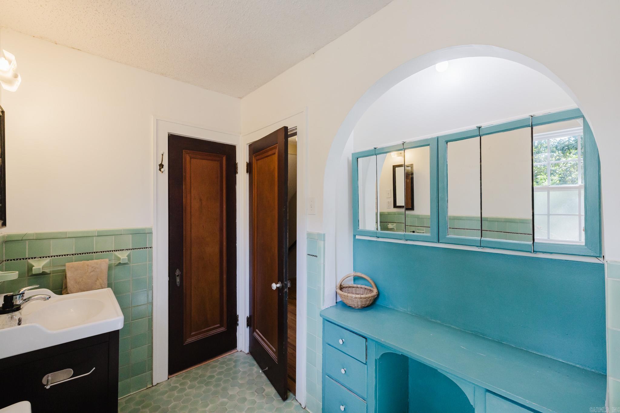CHERRY & COX - Residential