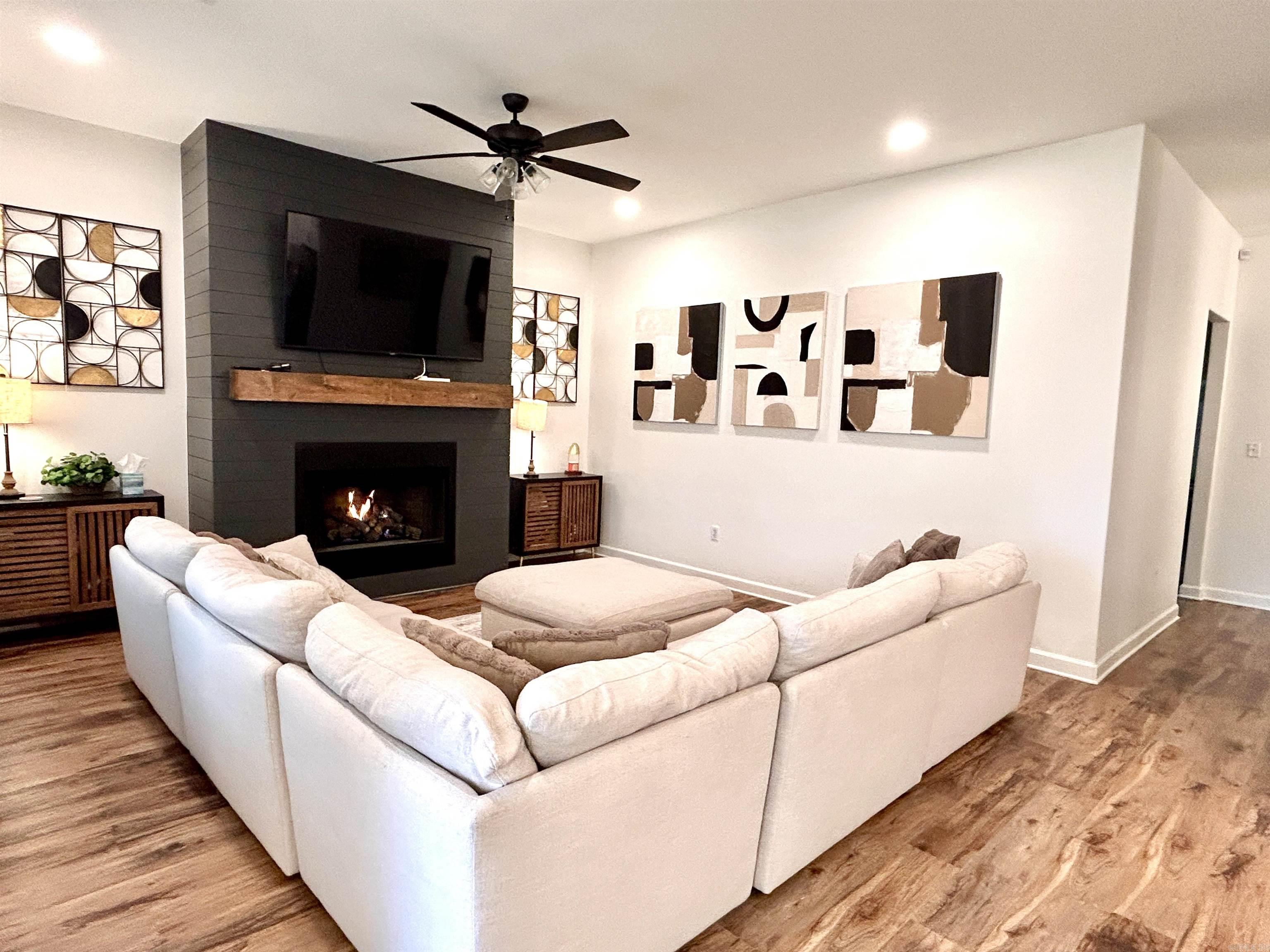 NORTHSHORE RIDGE - Residential