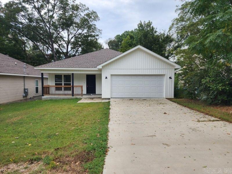 A charming 3-bedroom, 2-bathroom house located in Benton, AR. This cozy home features a fenced in back yard, spacious pantry and elegant granite countertops in the kitchen, perfect for preparing meals and entertaining guests. The master bedroom boasts a large walk-in closet, providing ample storage space for your wardrobe and personal belongings. With its convenient location and desirable amenities, 511 South 3rd Street is the ideal place to call home. All Prime Realty and Property Management residents are enrolled in the Resident Benefits Package (RBP) for $50.00/month which includes liability insurance, credit building to help boost the resident’s credit score with timely rent payments, up to $1M Identity Theft Protection, HVAC air filter delivery (for applicable properties), move-in concierge service making utility connection and home service setup a breeze during your move-in, our best-in-class resident rewards program, on-demand pest control, and much more! More details upon application.
