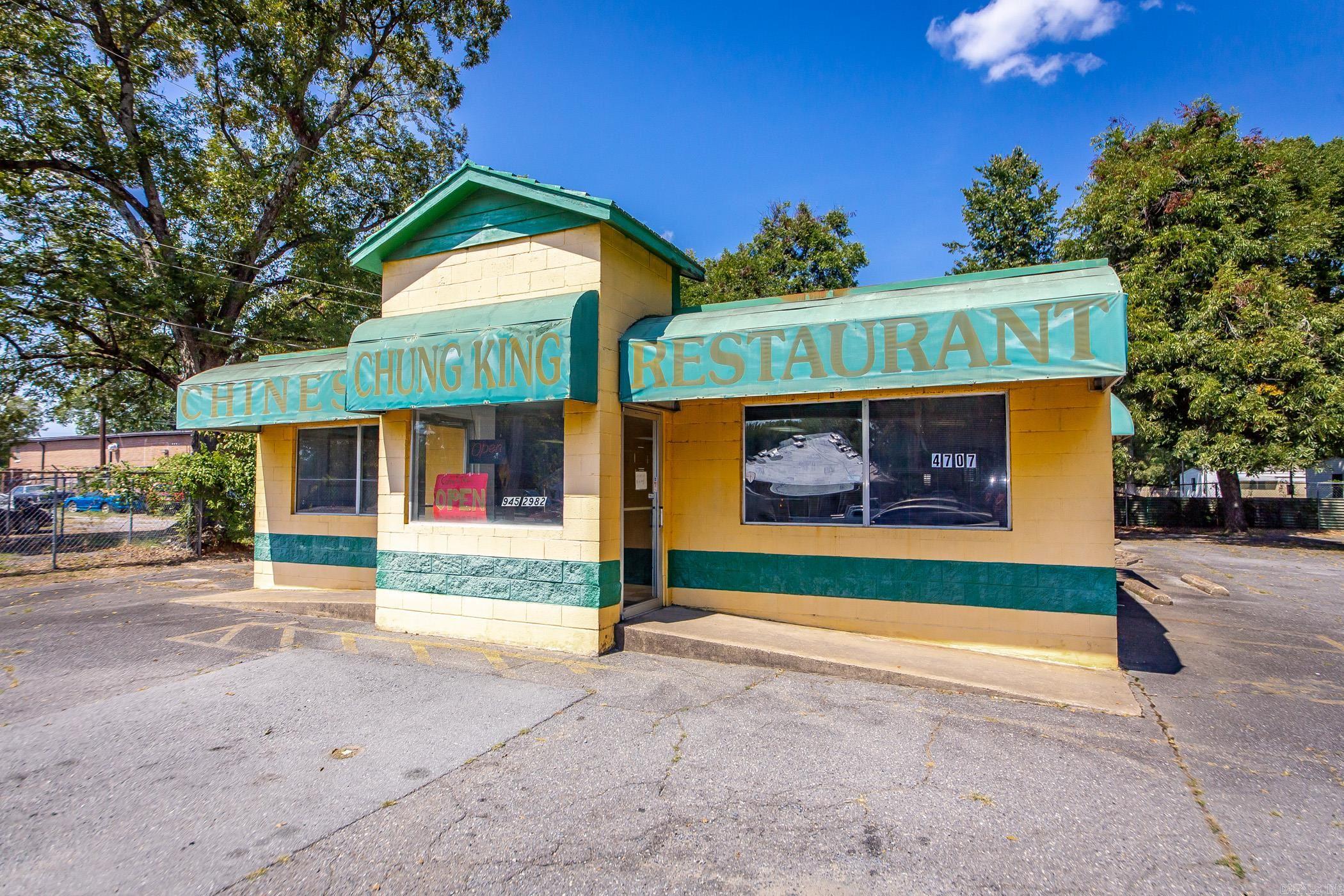 Great opportunity to own a fully built-out restaurant located on high-visibility commercial land with ample parking. Currently operated as a successful Chinese restaurant, this property is suitable for dine-in, takeout, or delivery operations and can easily be converted to fit any restaurant concept. This spacious commercial space comes complete with a fully equipped commercial kitchen, walk in refrigerator and new walk in freezer, large open dining area, and all necessary utilities in place – making it an ideal option for an owner/operator or investor looking for a hassle-free start.