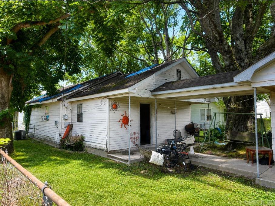 Charming 3-bedroom, 2-bath home built in 2008, offering 1,288 sq ft of comfortable living on a 0.2-acre lot in the established Springbranch subdivision. Located in the sought-after Harmony Grove School District. Low taxes, no HOA. A great opportunity in a quiet Haskell neighborhood. Ask about upgrades!