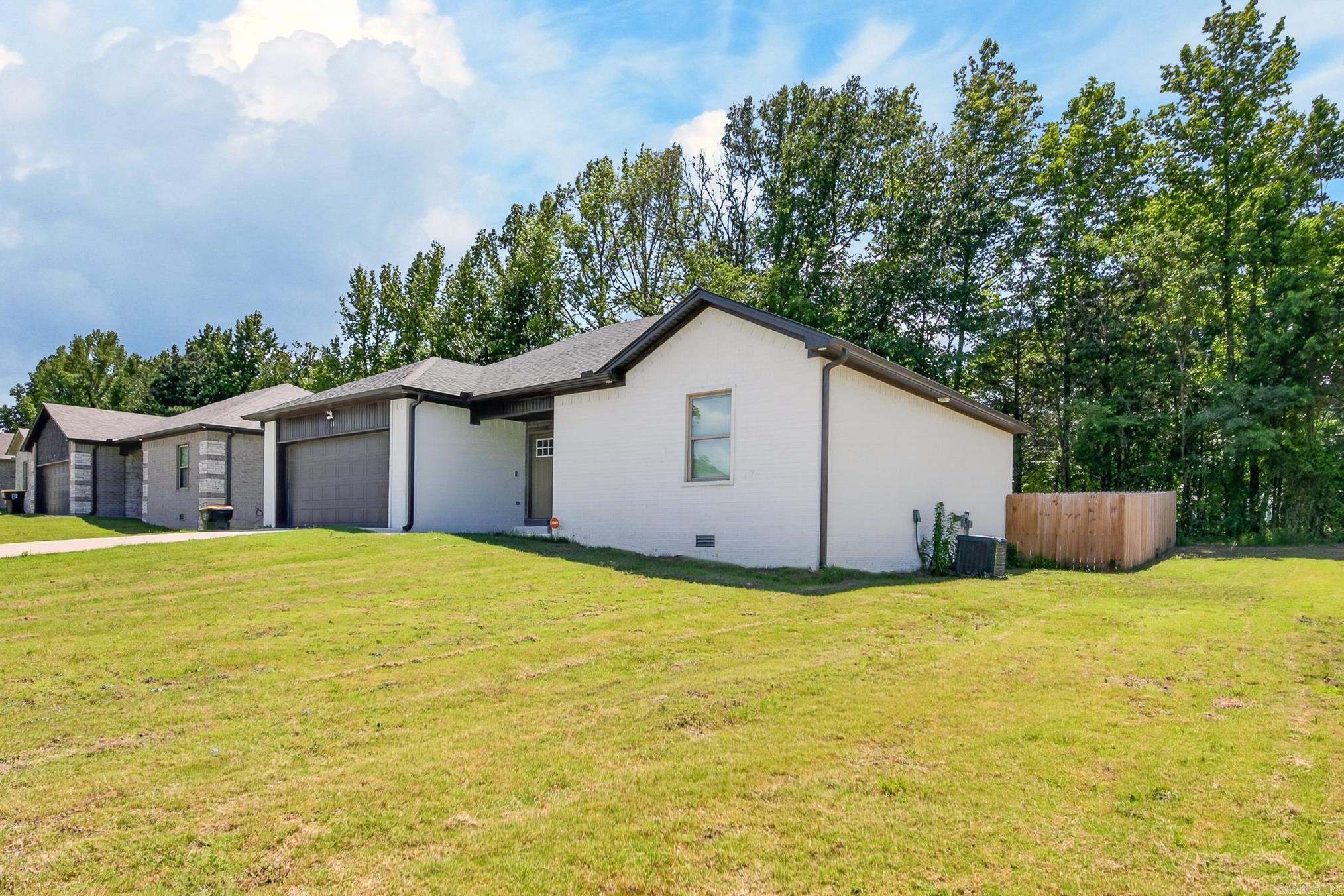 PAW'S PLACE - Residential