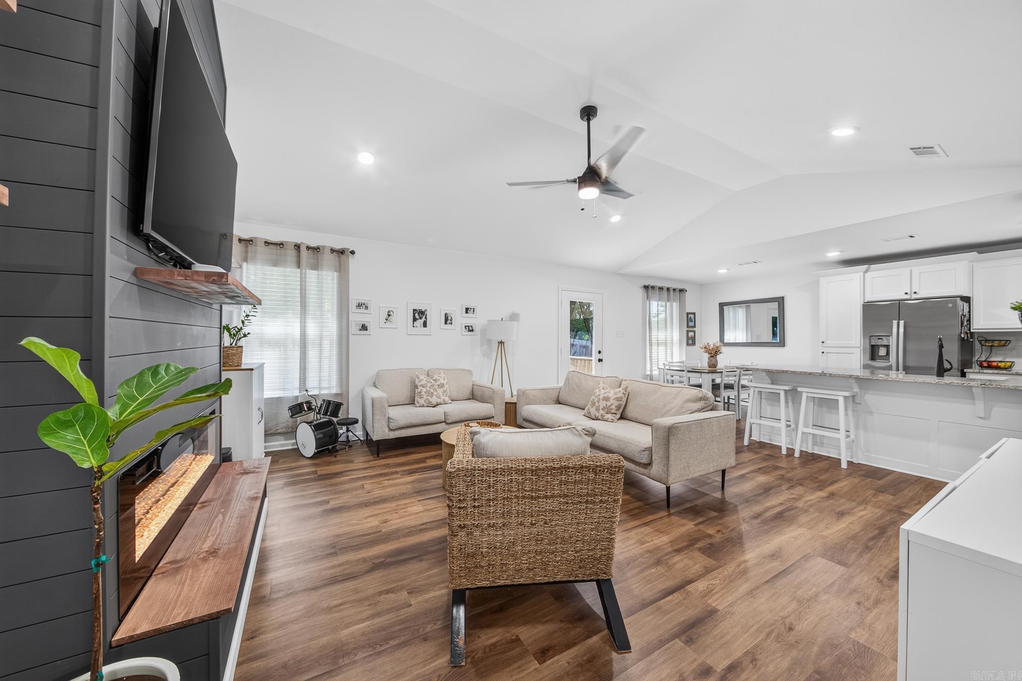 PAW'S PLACE - Residential