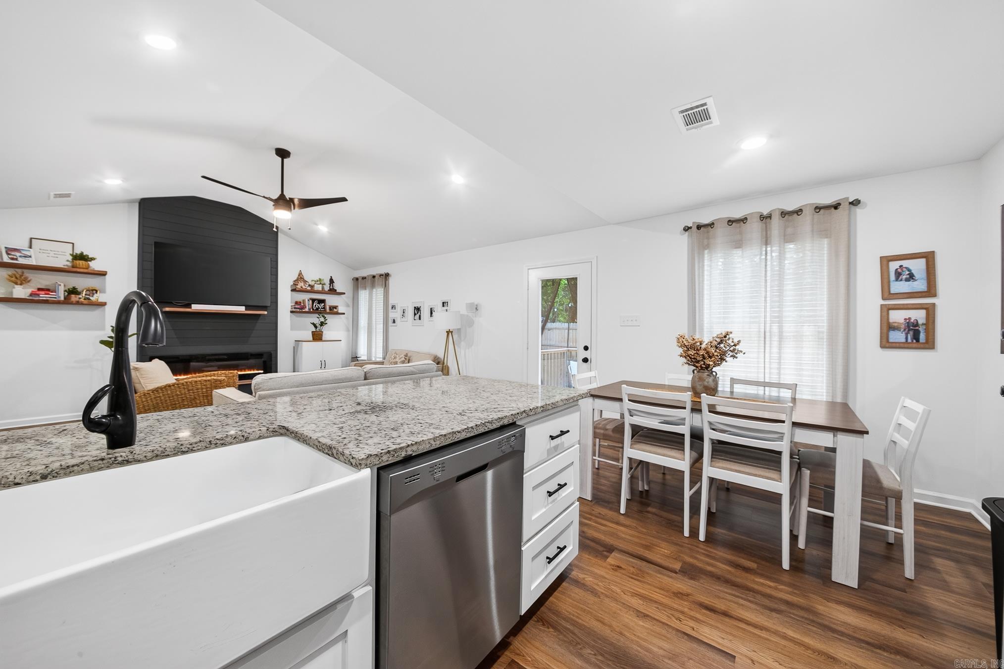 PAW'S PLACE - Residential