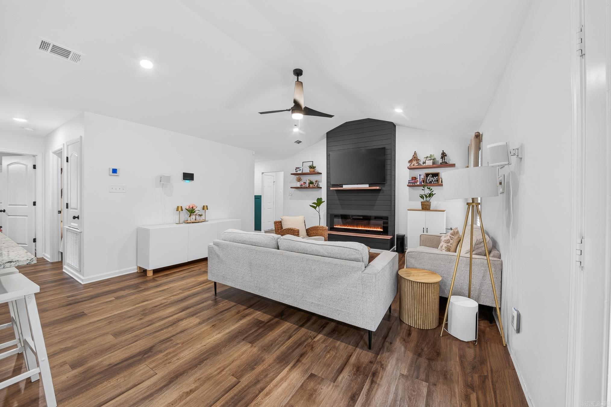 PAW'S PLACE - Residential