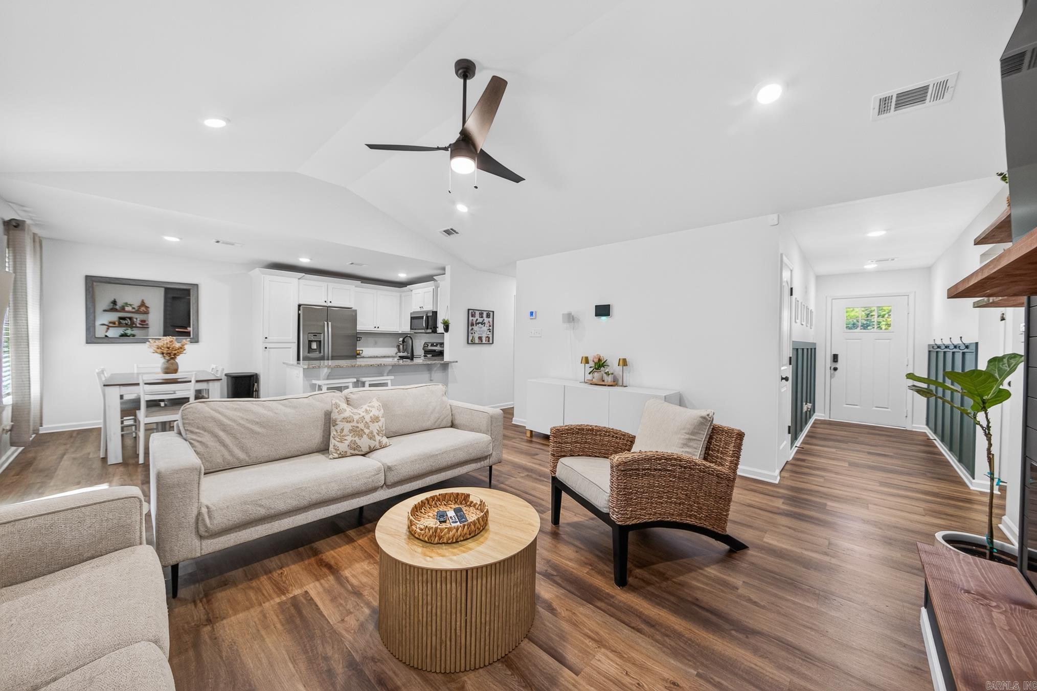 PAW'S PLACE - Residential