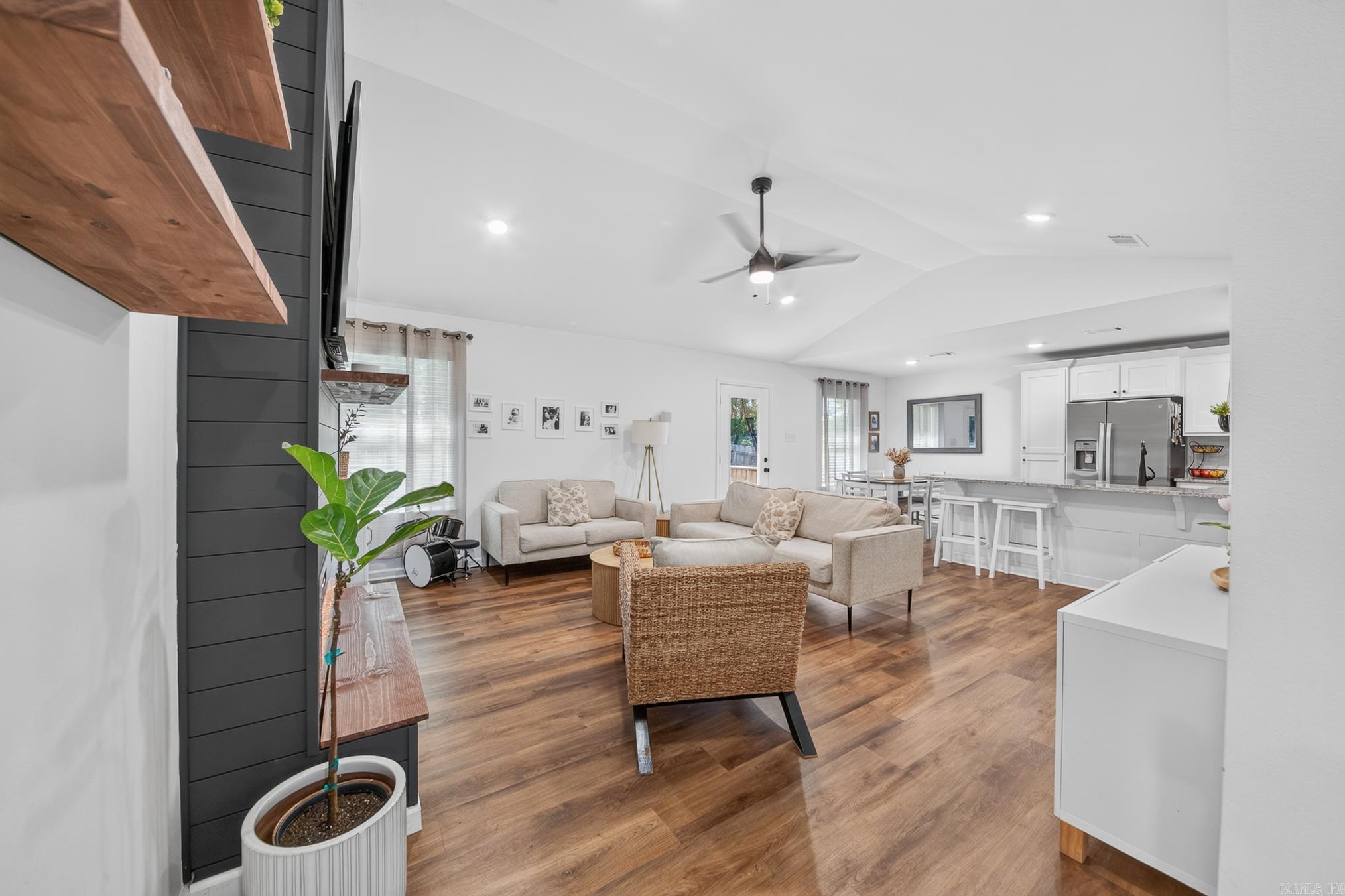 PAW'S PLACE - Residential