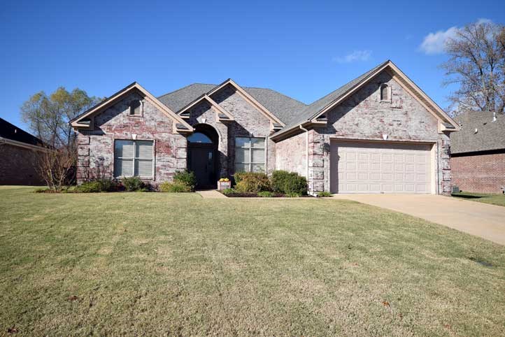 Beautifully well kept home in Nottingham Subdivision. This residence feels new and is in remarkable condition. Too many extras to list and also backs up to a field for increased privacy. This house will not last long as it priced to sell- the owners are motivated and will pay buyer's closing costs and pre-paids with acceptable contract.