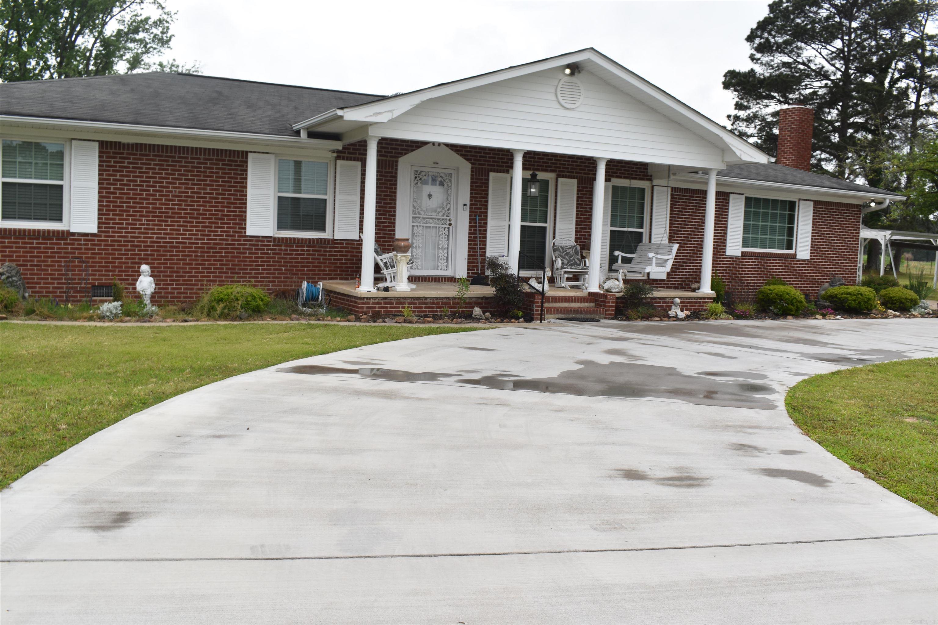 TOWN & COUNTRY - Residential