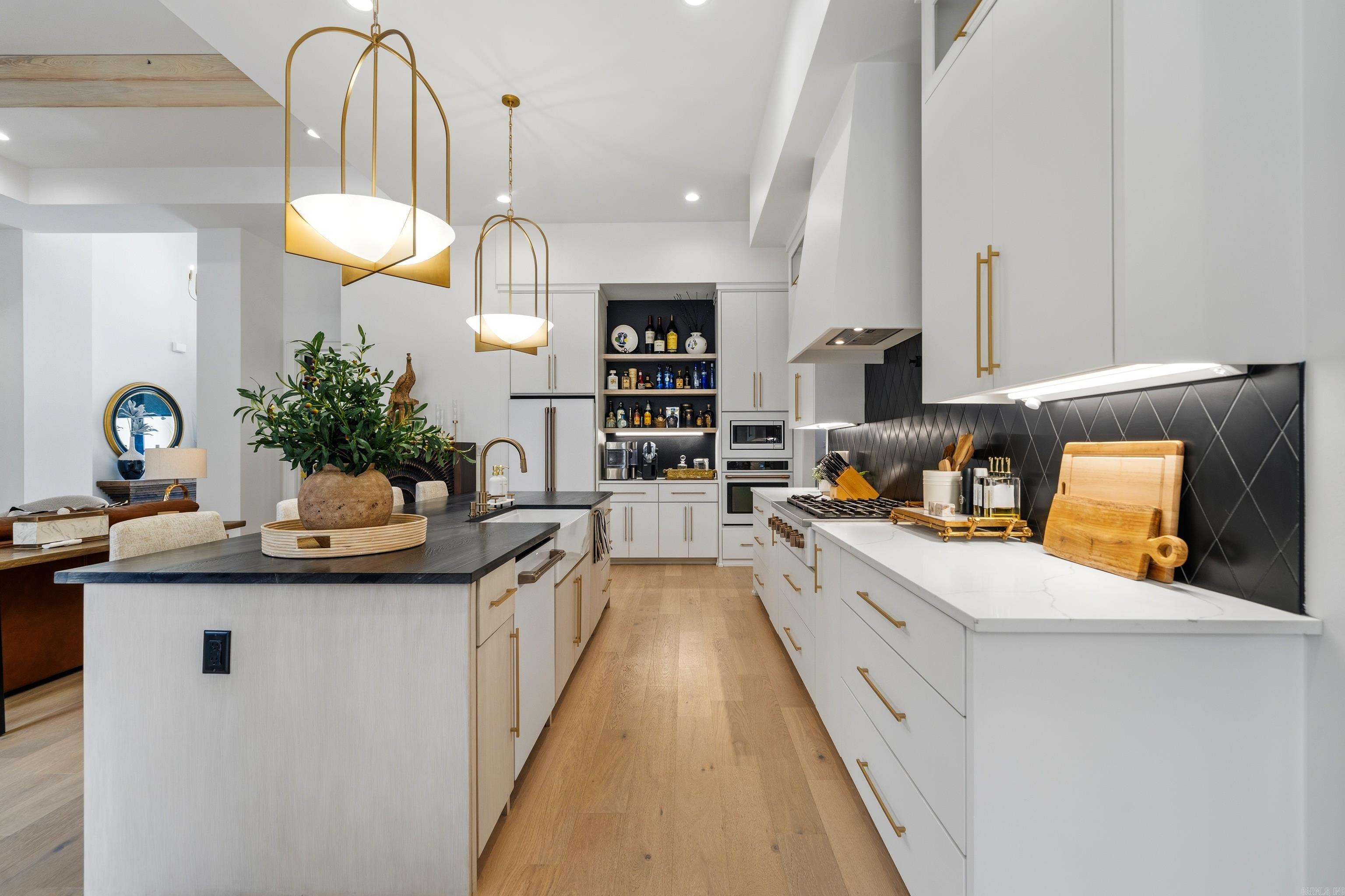 ARLINGTON PARK - Residential