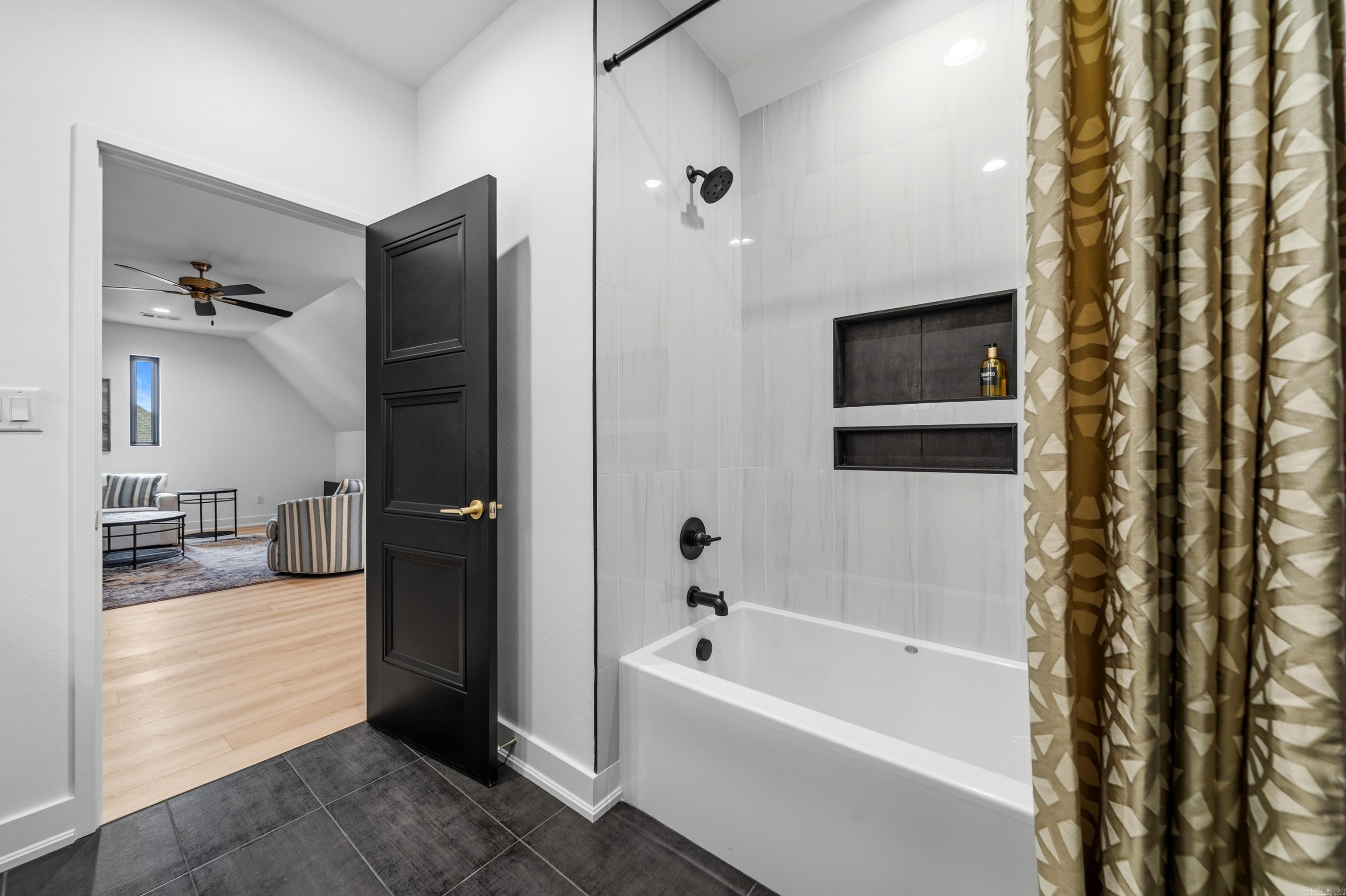 ARLINGTON PARK - Residential