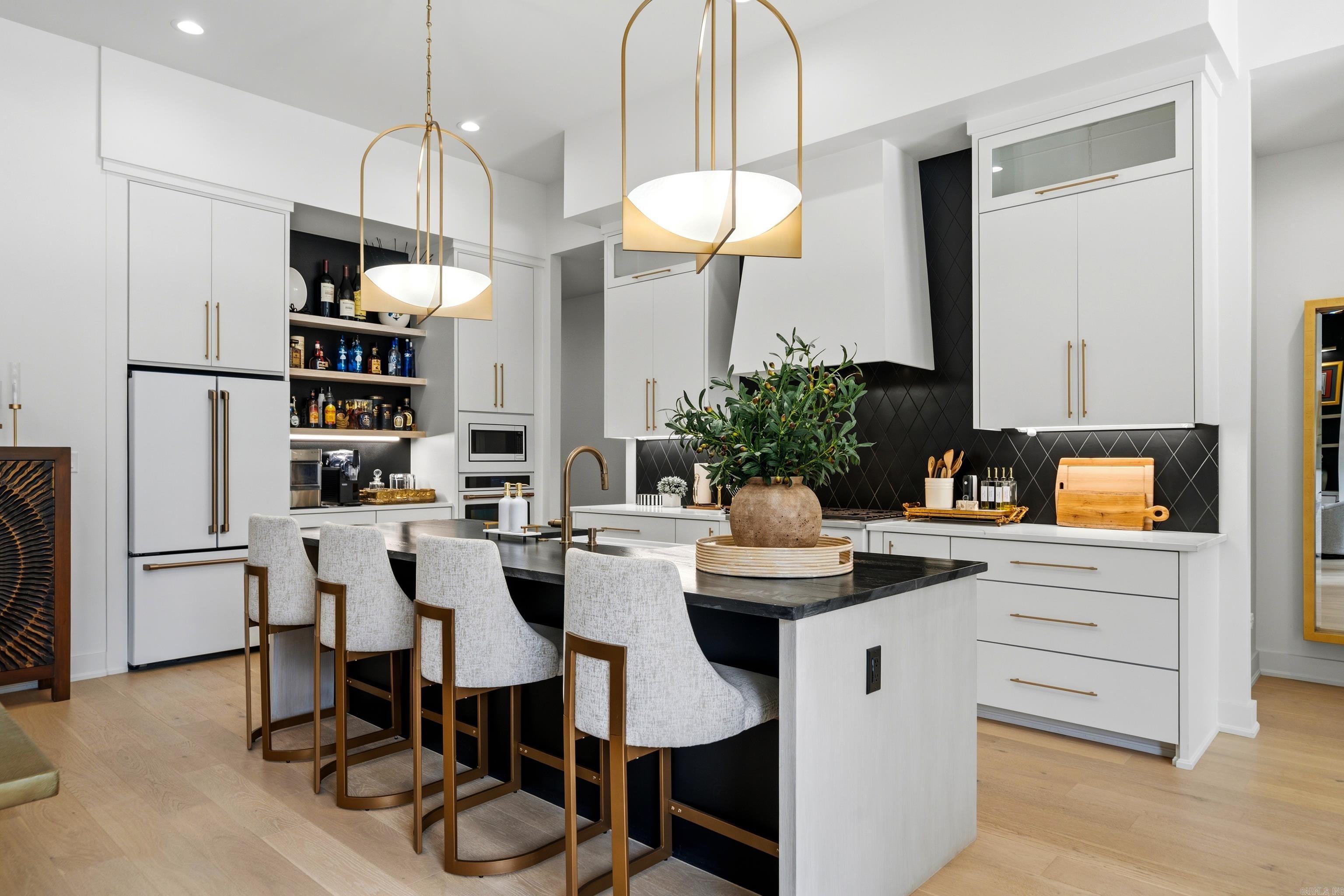 ARLINGTON PARK - Residential