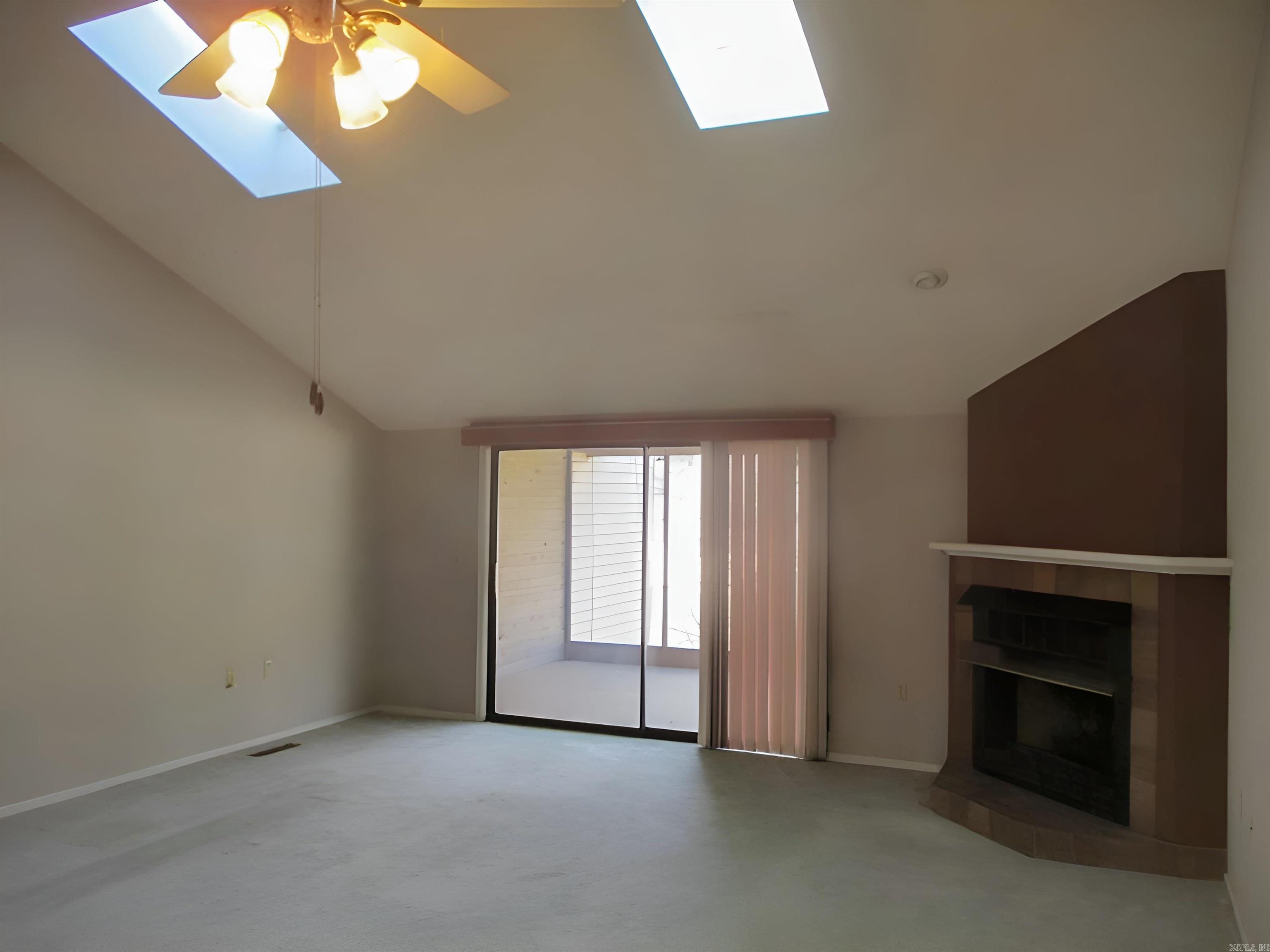 COUNTRY CLUB RIDGE - Residential