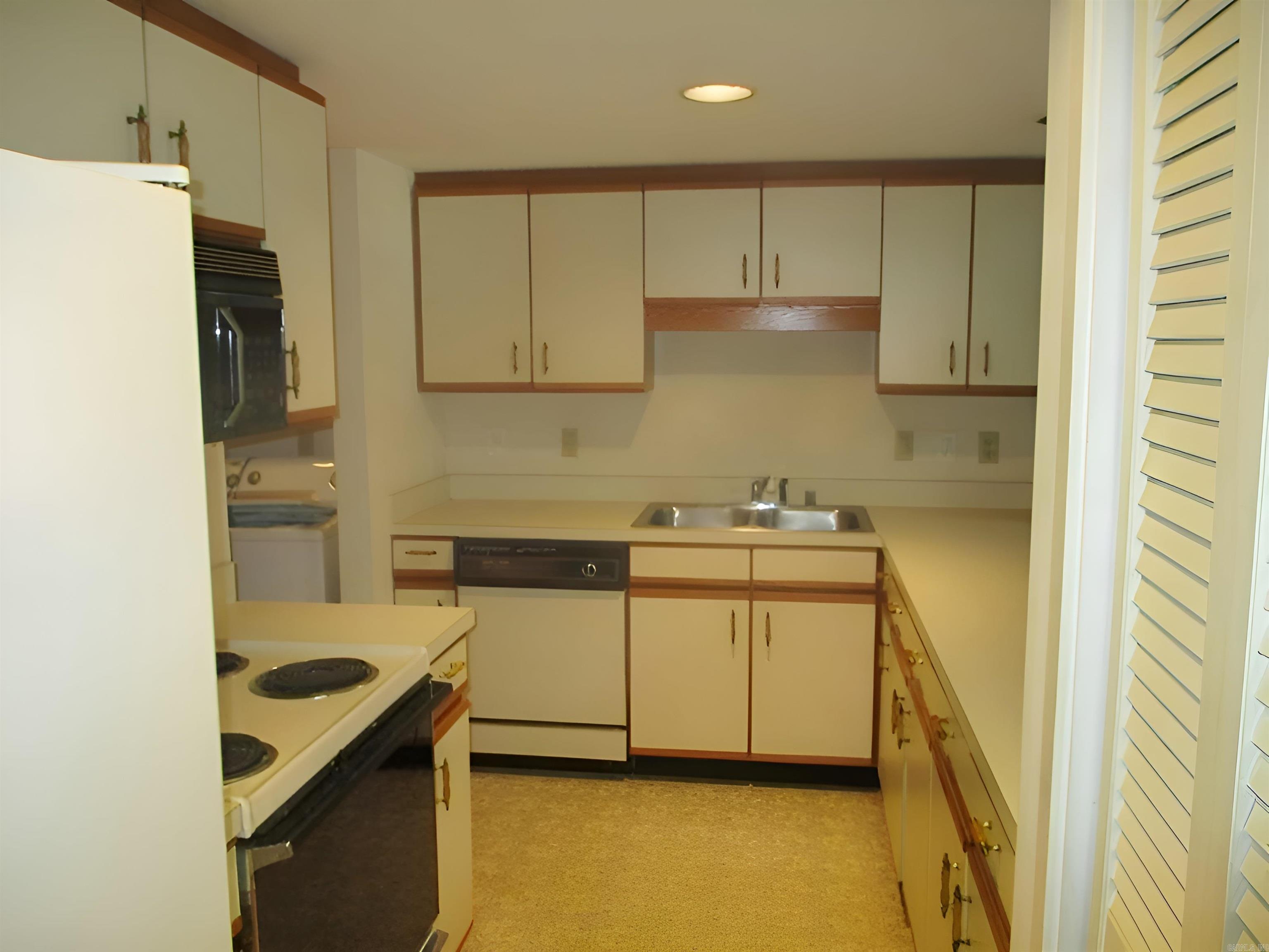 COUNTRY CLUB RIDGE - Residential