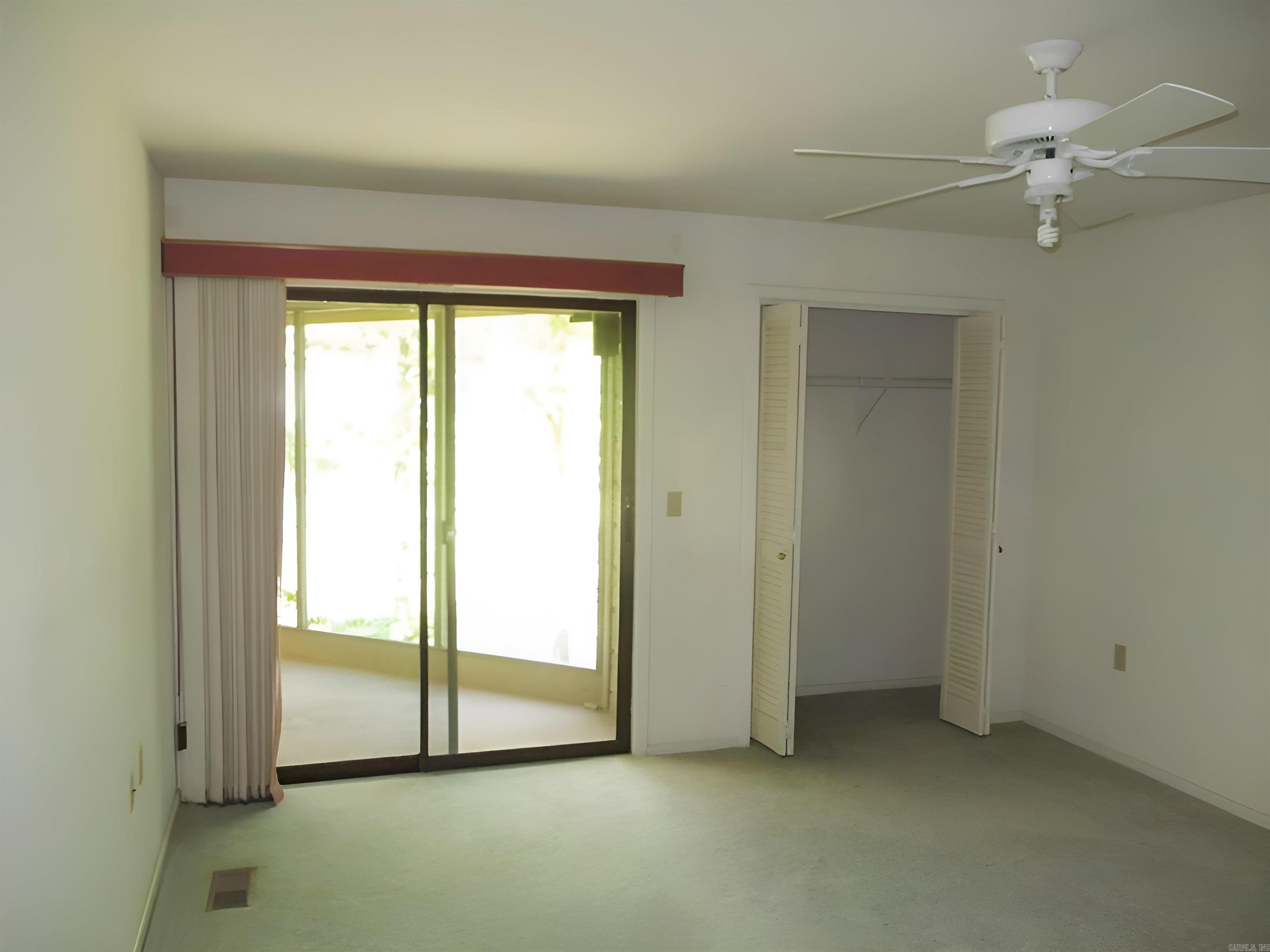 COUNTRY CLUB RIDGE - Residential