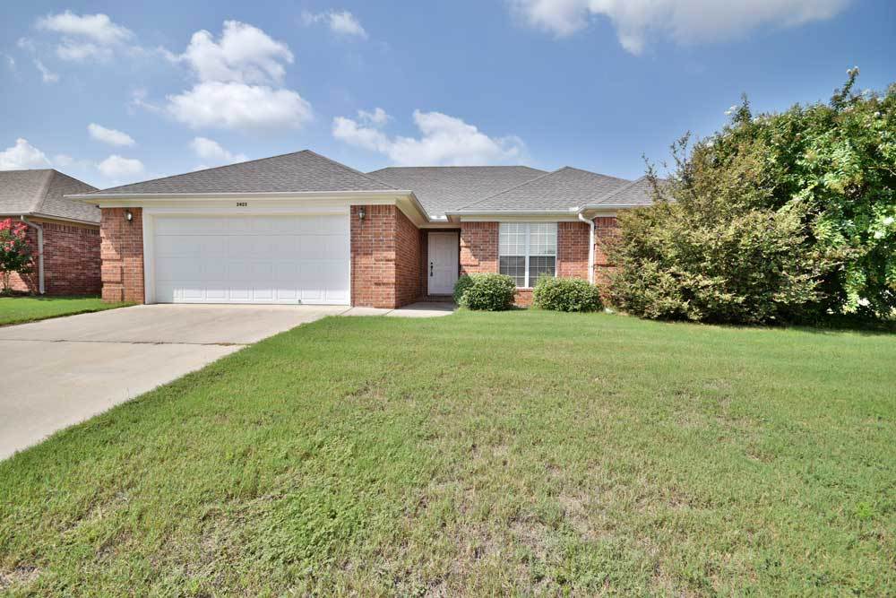 Perfect first time or investment home in a family neighborhood withing walking distance to schools and all West Conway has to offer.  Minutes from the new Hospital and New Sams.  Location Location Location.  Call to see this one today.