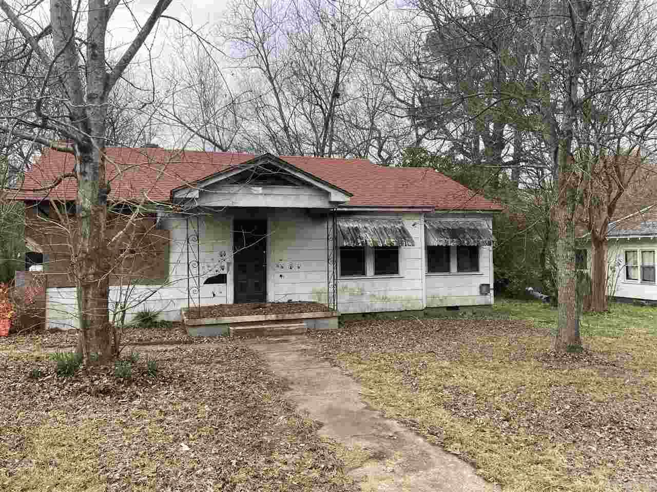 Investors special!!! This home would make a great investment property for those with some carpentry skills!   Agents see remarks.