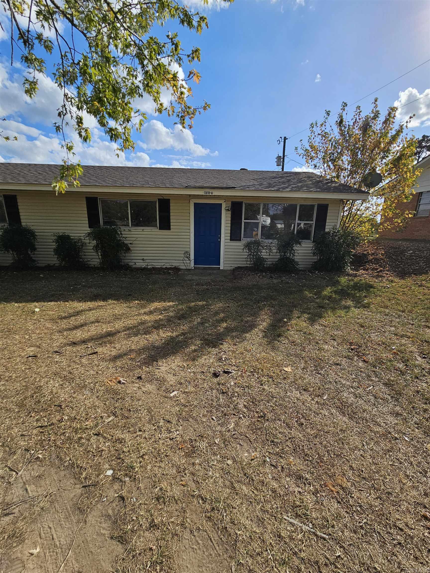 Looking for a place to rent in the Little Rock and East End area. This 2 bed 1 bath duplex is available. Call today to view the property.