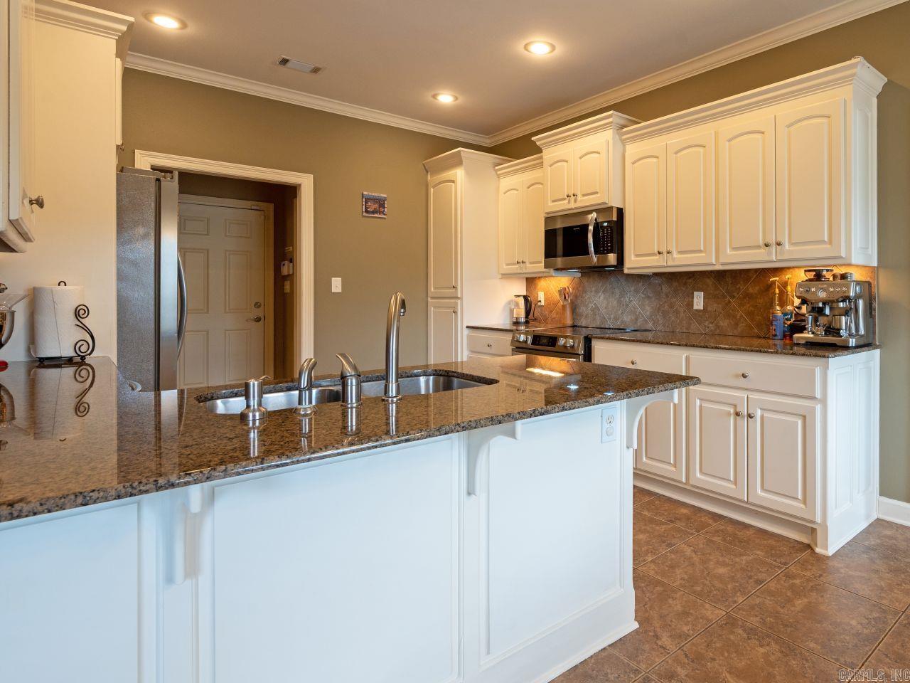 CAPITOL LAKES ESTATES - Residential