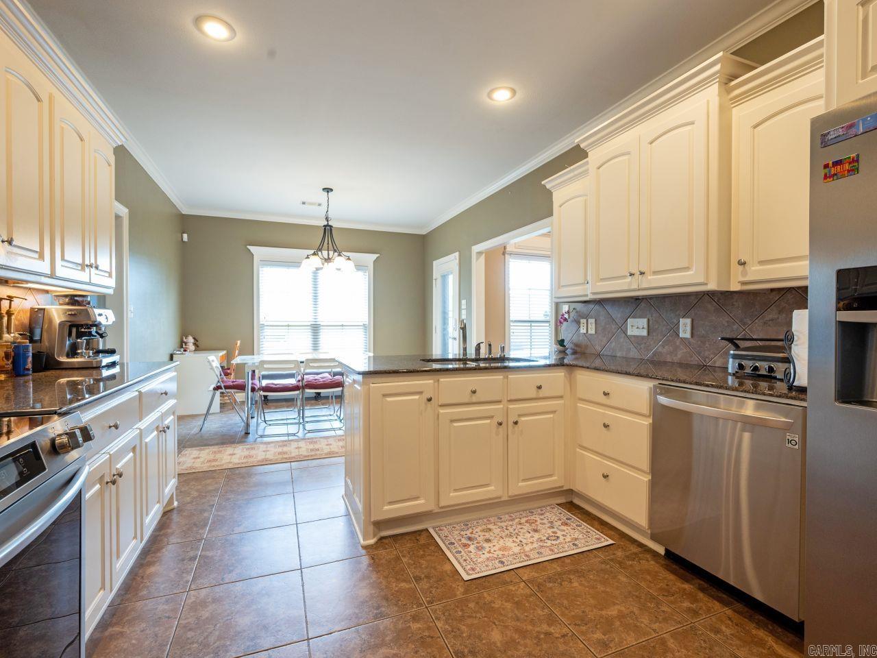 CAPITOL LAKES ESTATES - Residential