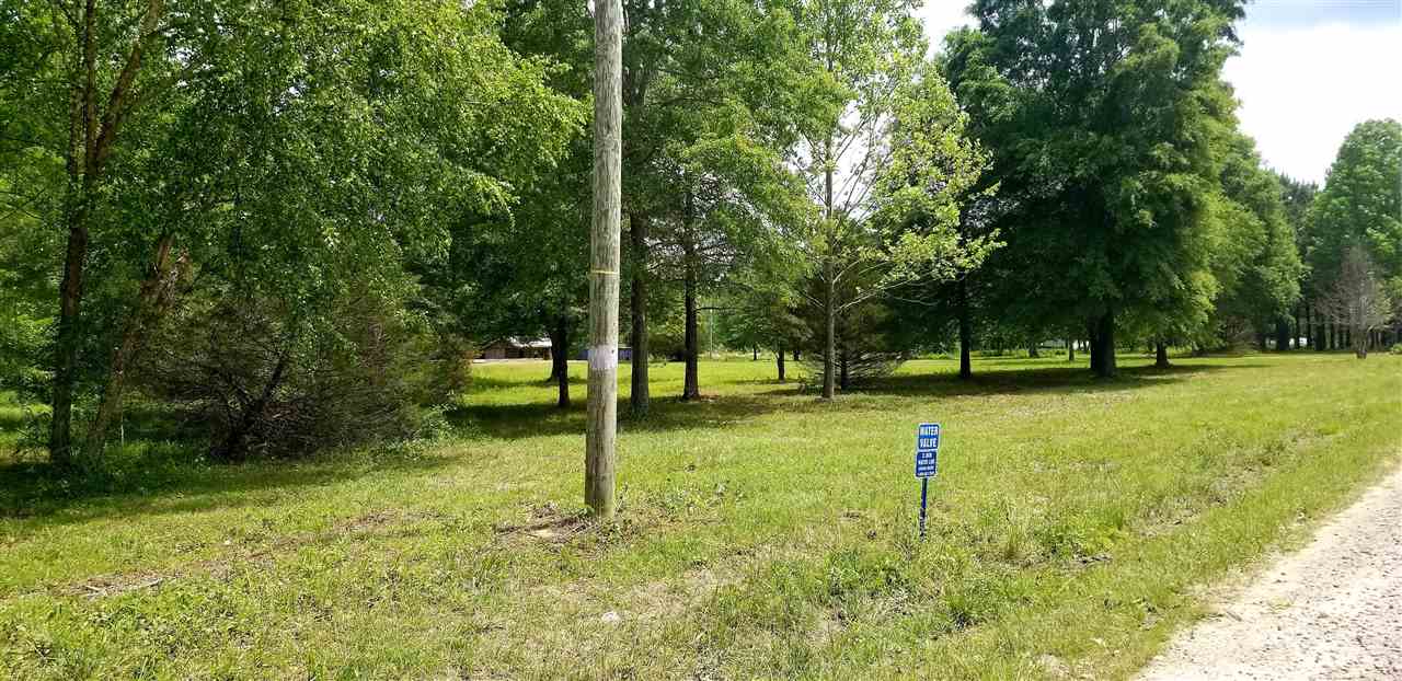 Beautiful property just outside of Searcy This 9.77 acres has a amazing pond, old house foundation still on property, ready to build your dream home. Call or text for more information.