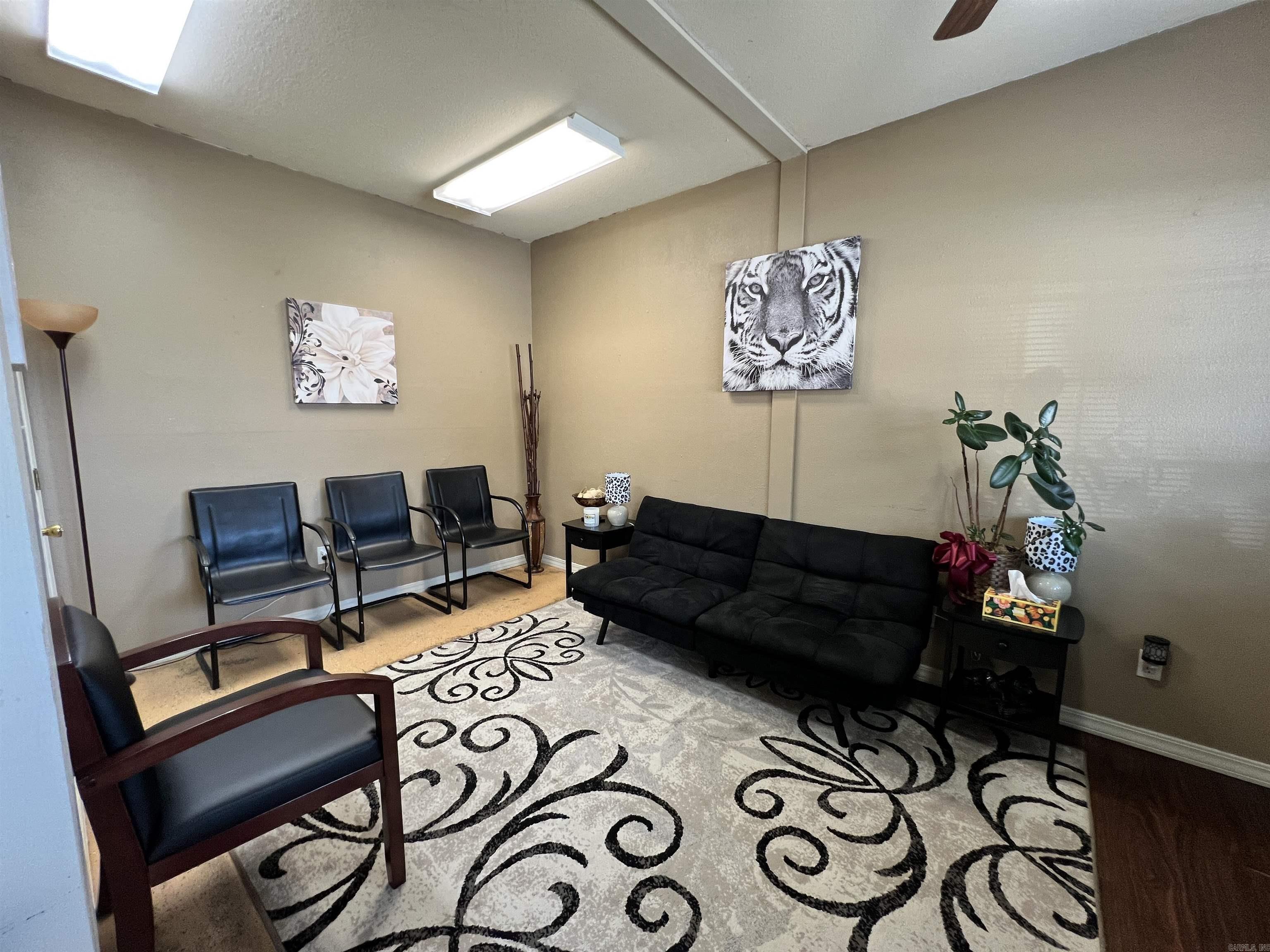 HILLS REPLAT OF TWIN OAKS ADDN - Commercial Sale