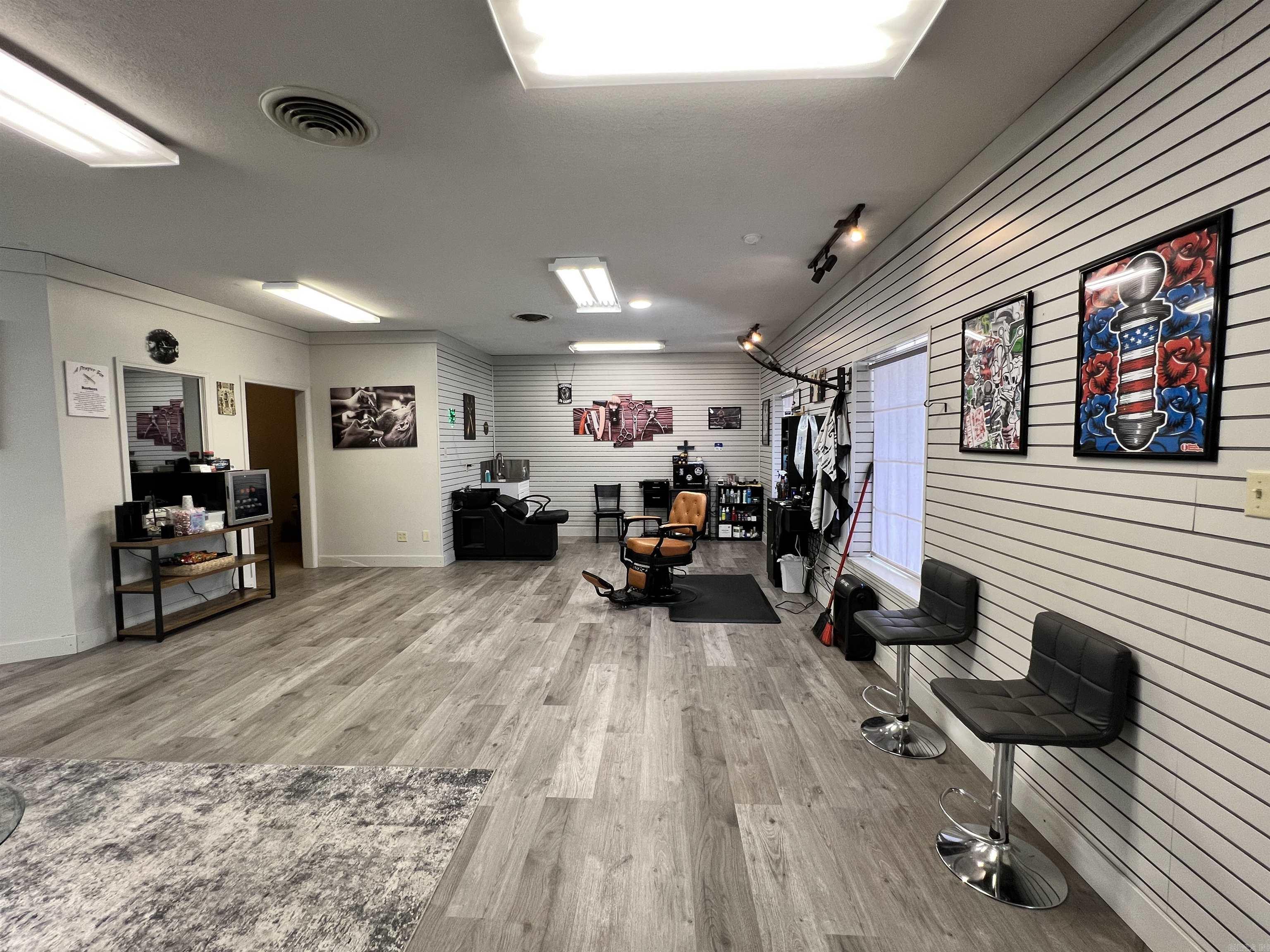 HILLS REPLAT OF TWIN OAKS ADDN - Commercial Sale