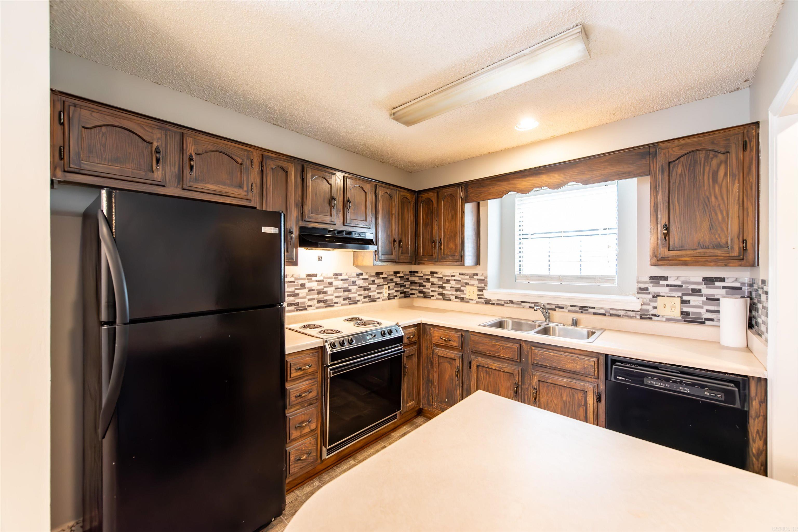 PLEASANT OAKS - Residential
