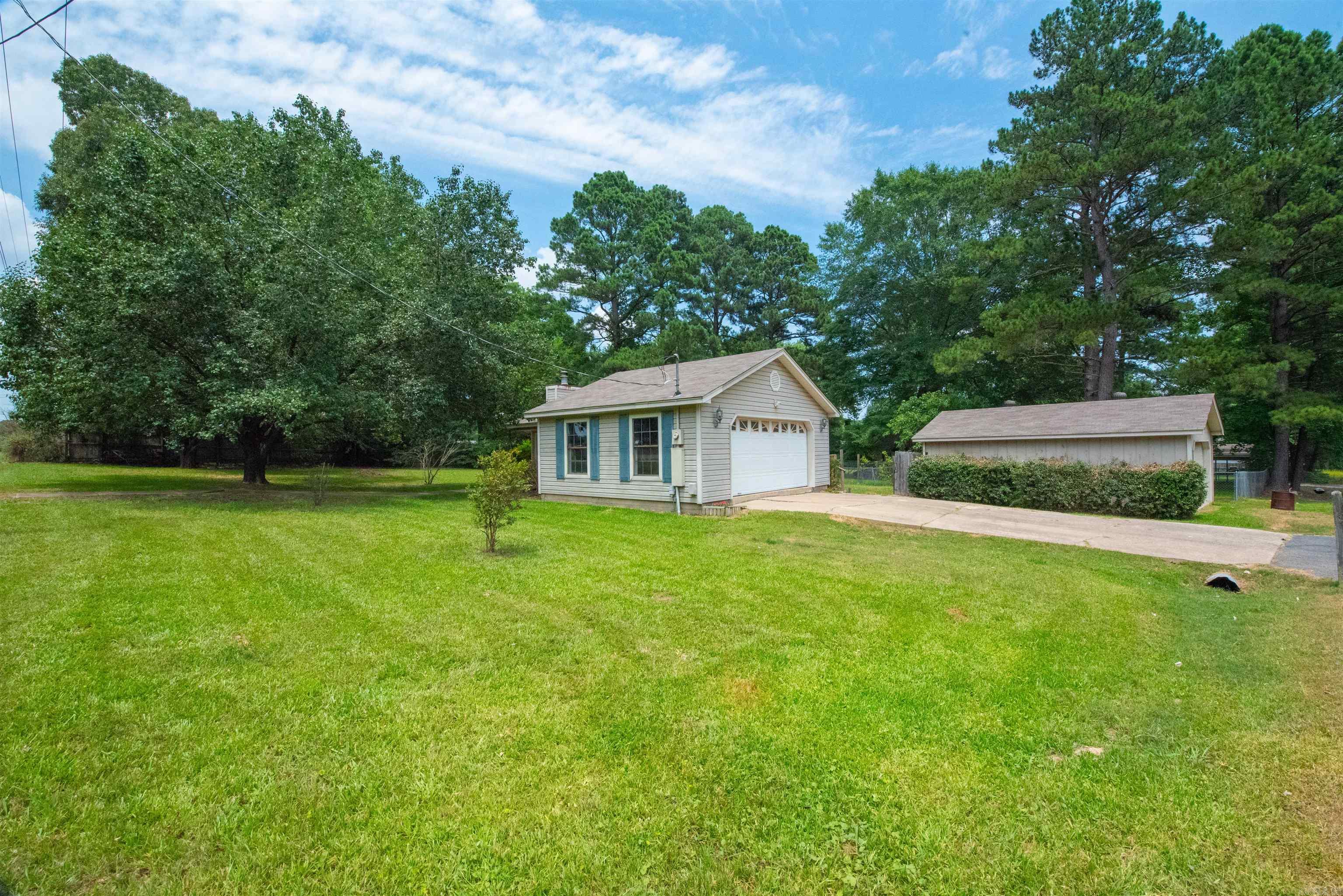 PLEASANT OAKS - Residential