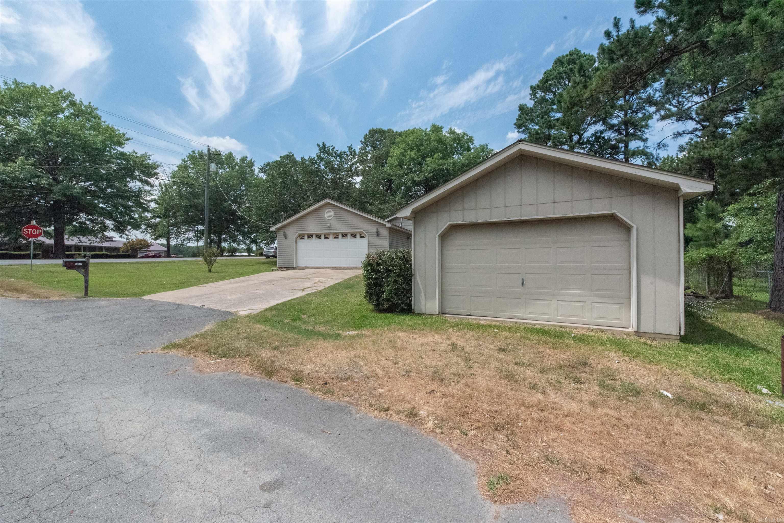 PLEASANT OAKS - Residential