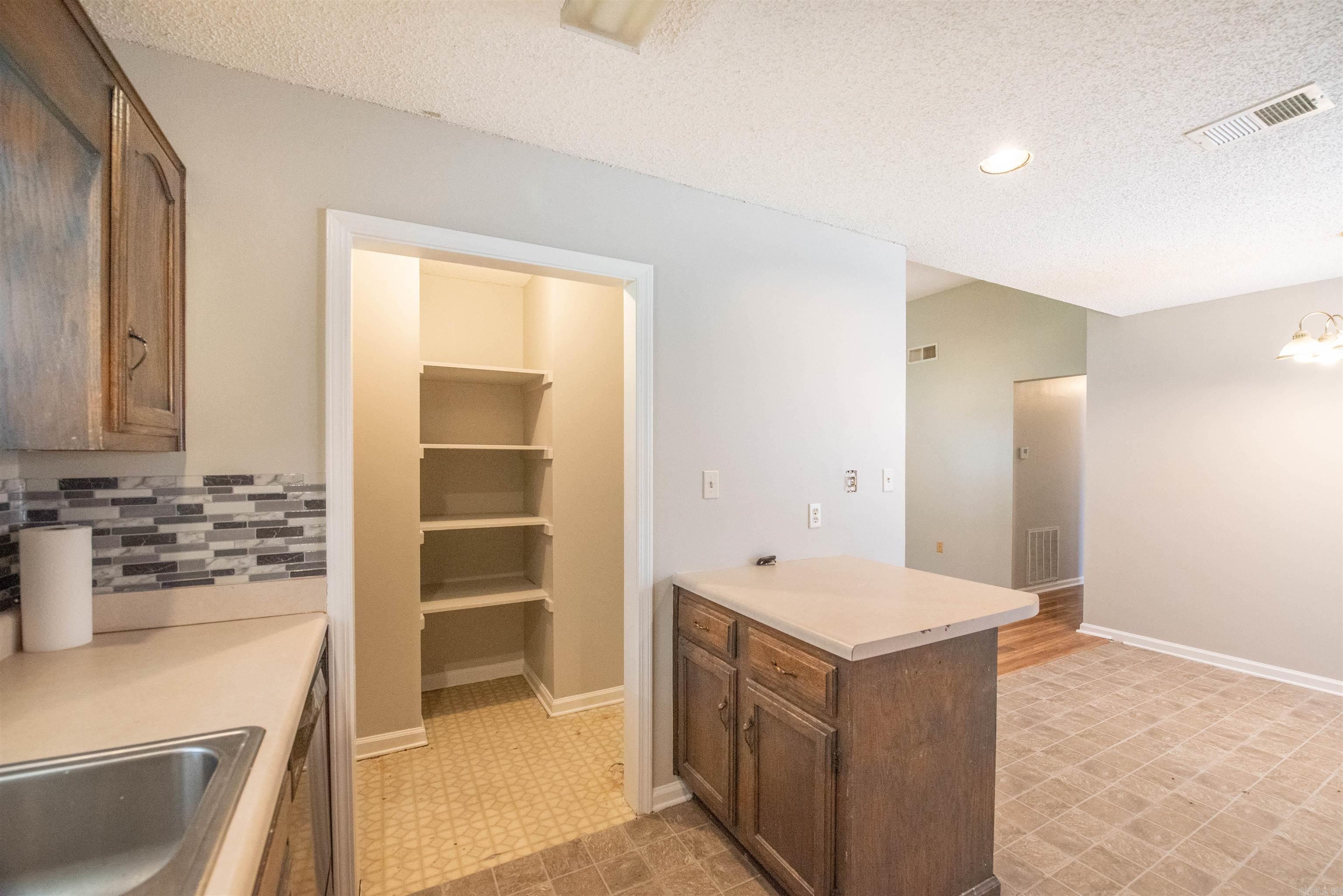 PLEASANT OAKS - Residential
